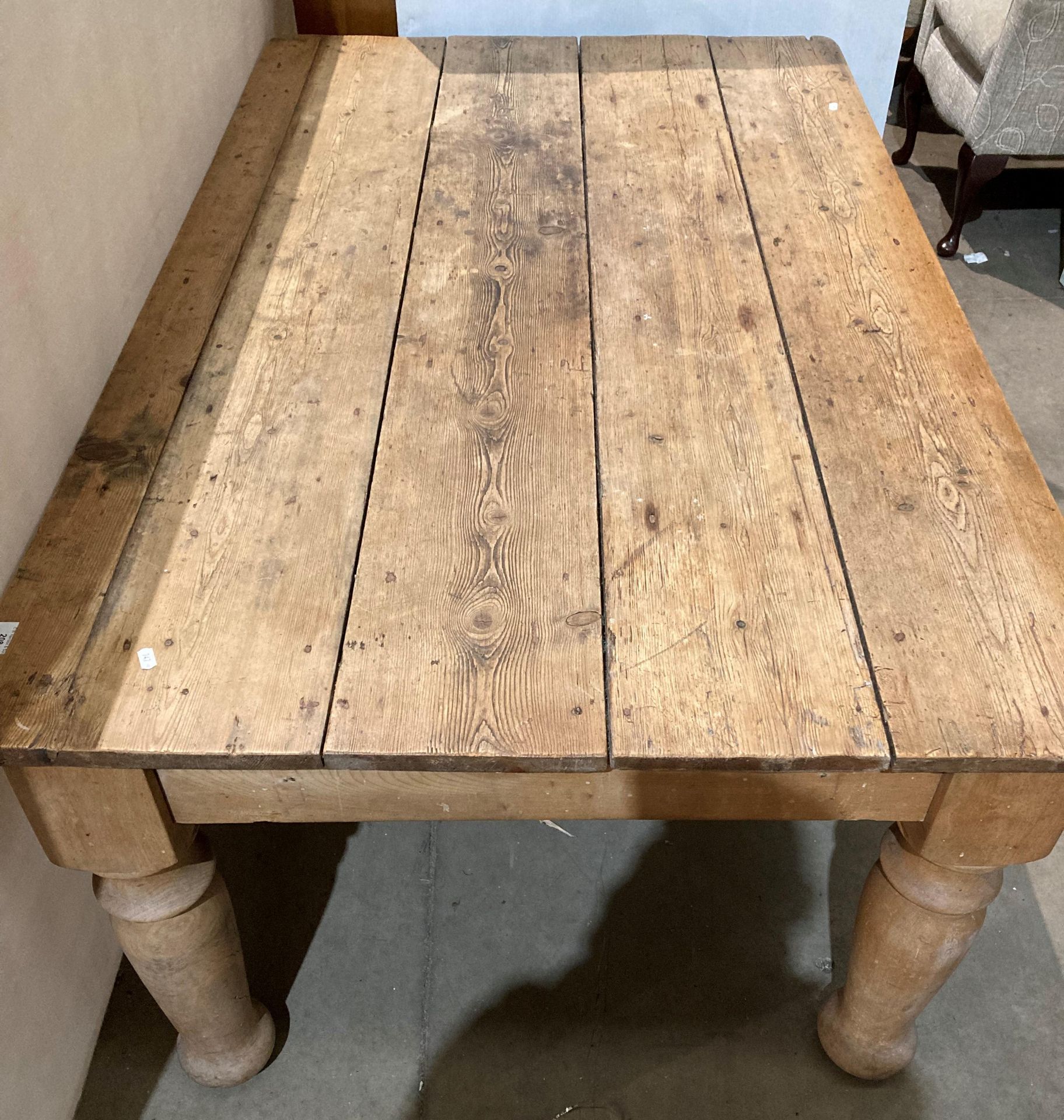 Solid stripped pine farmhouse kitchen table with thick turned legs, - Image 2 of 3