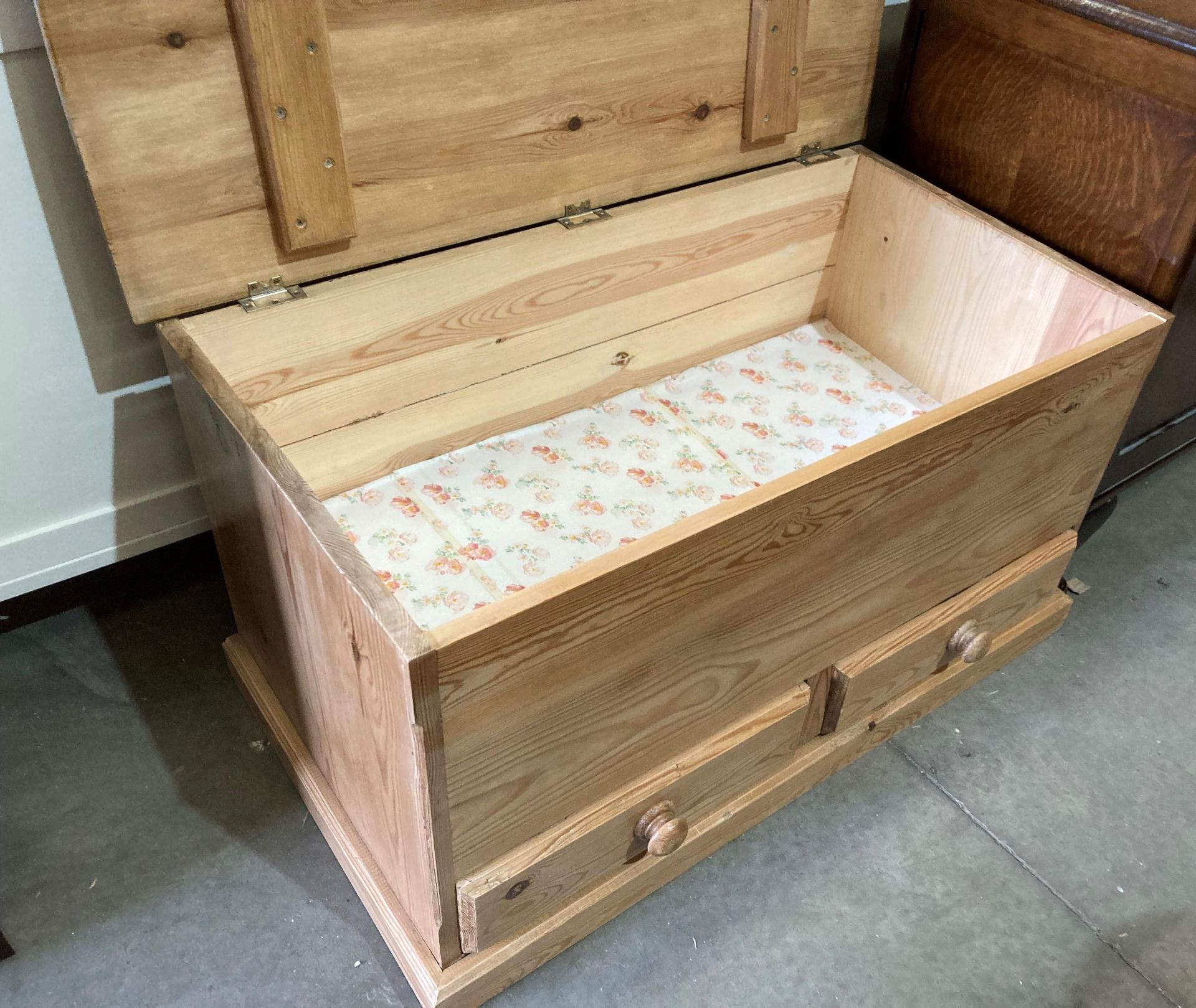 A pine blanket box with two under-drawers, - Image 2 of 2