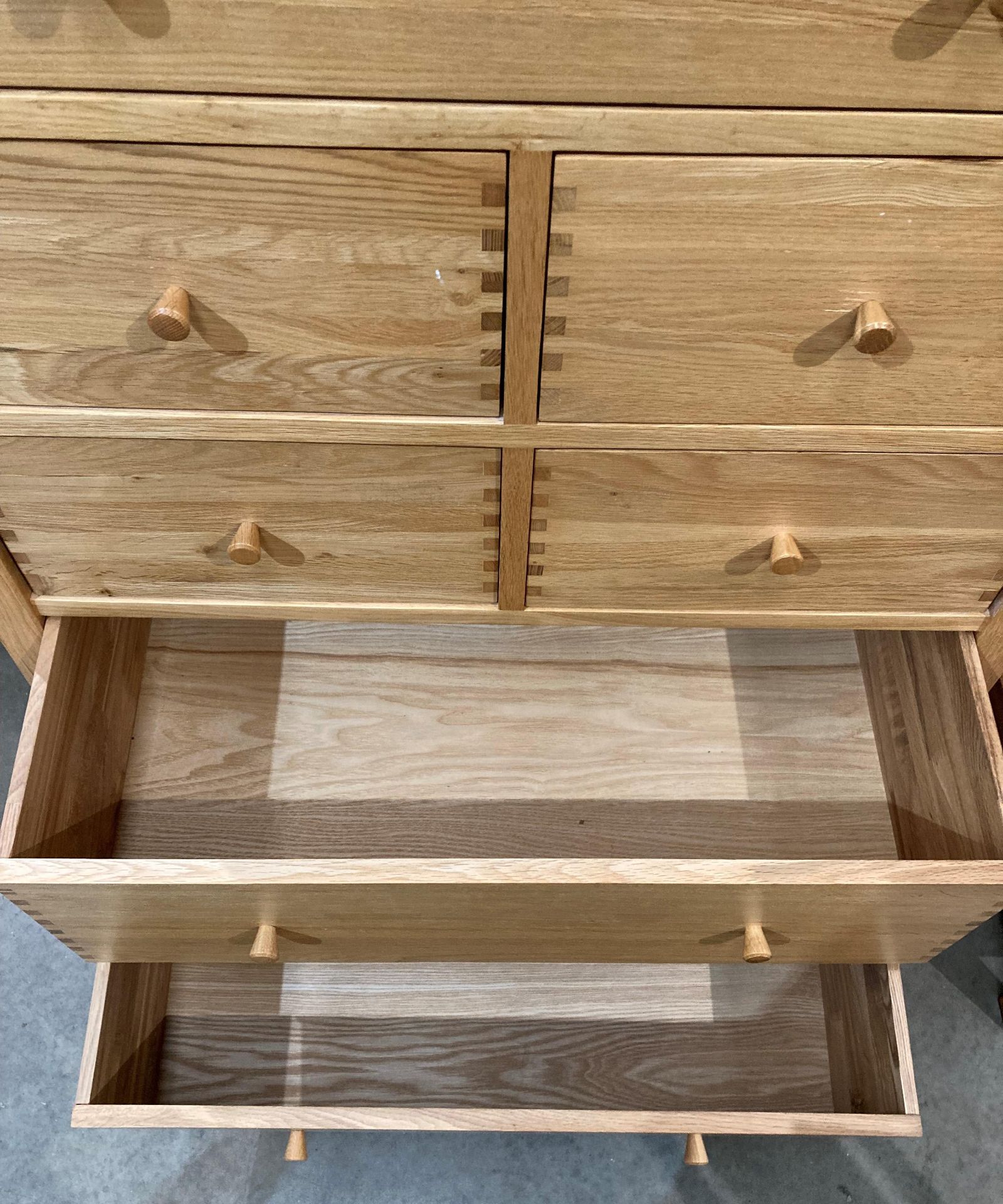 Willis & Gambier oak chest of drawers, four short and three long, - Image 3 of 6