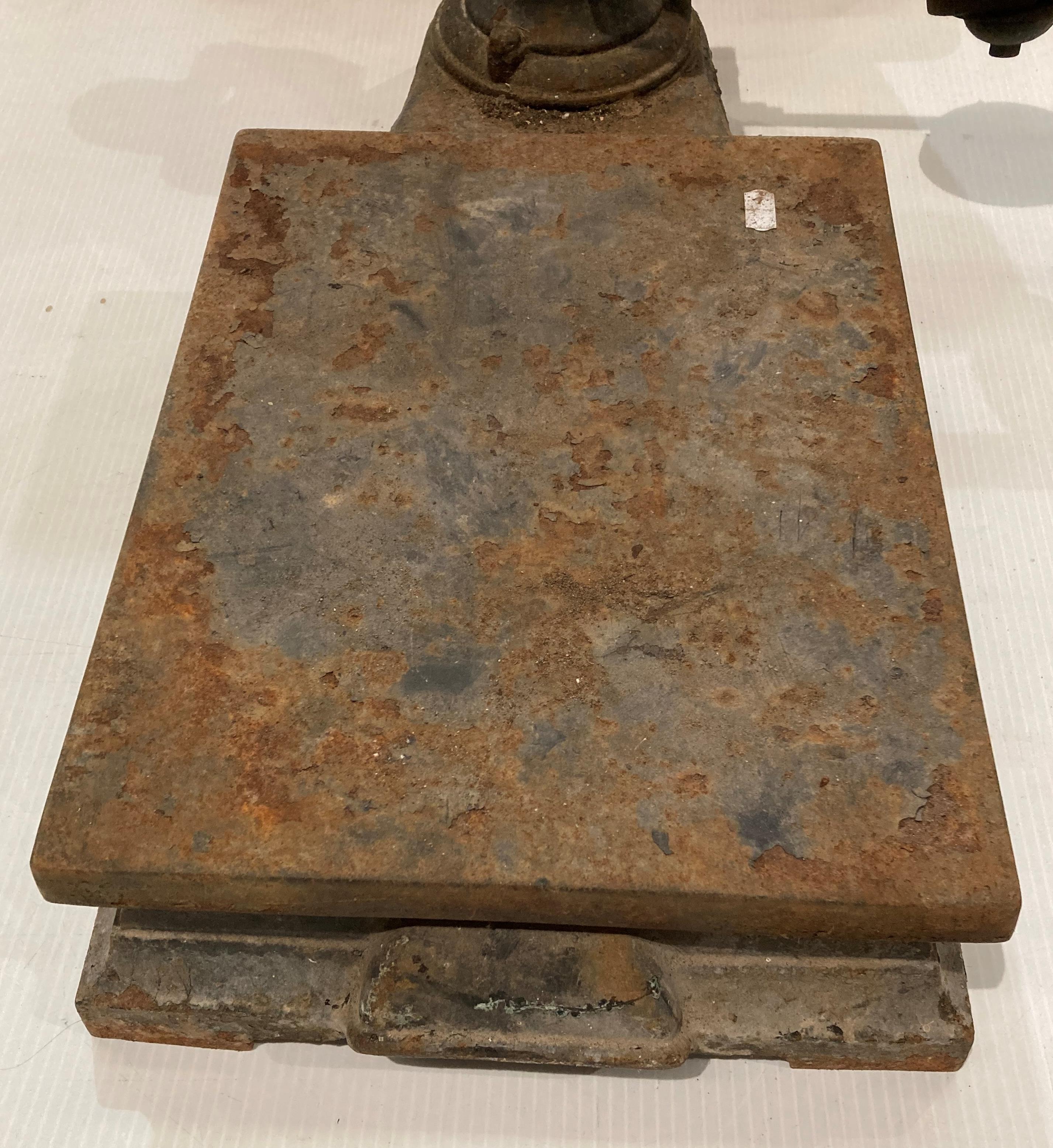 A set of vintage cast metal weighing scales, bed size: 35cm x 27. - Image 2 of 4