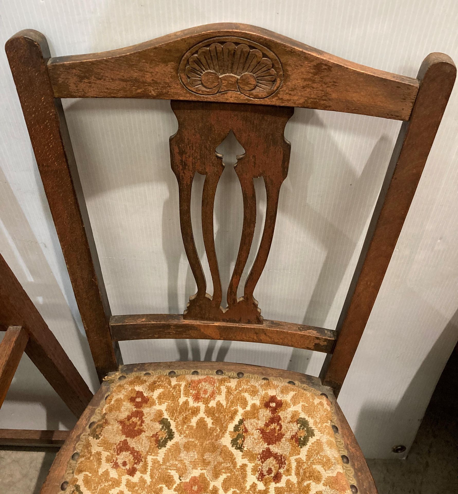 A pair of mahogany bedroom chairs with turned legs and carved back panel, - Image 3 of 3