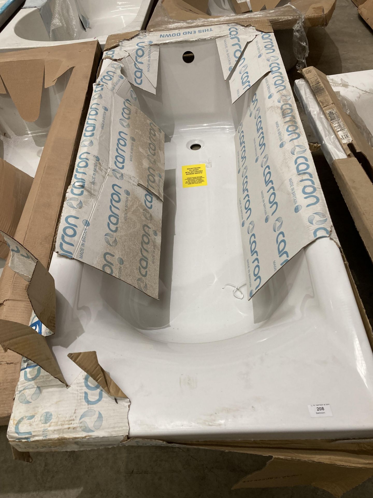 Carron fibreglass bath 1700mm x 700mm in white (saleroom location: RB