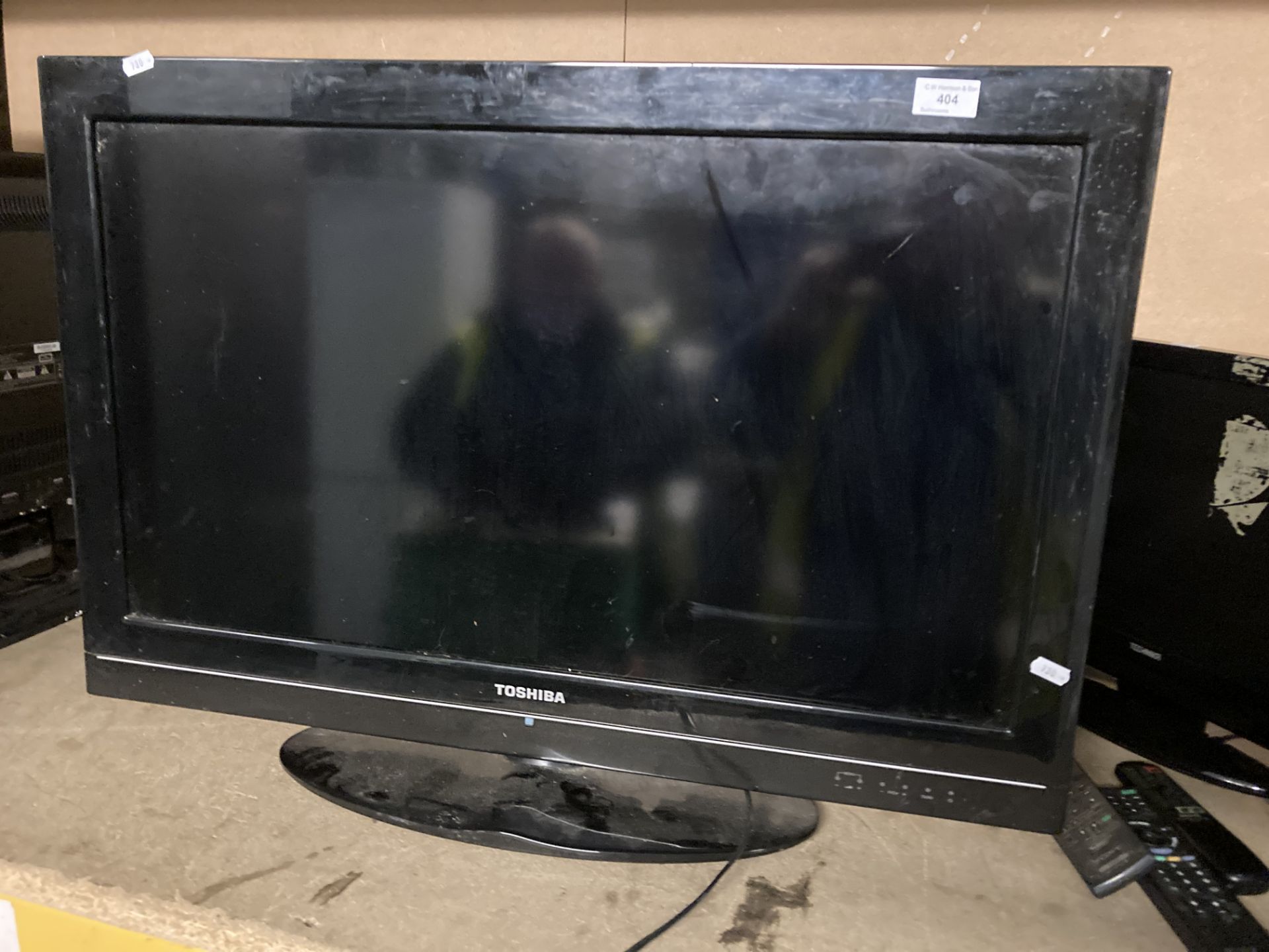 Toshiba LCD TV model 32BV701B 32" TV no remote (saleroom location: PO)