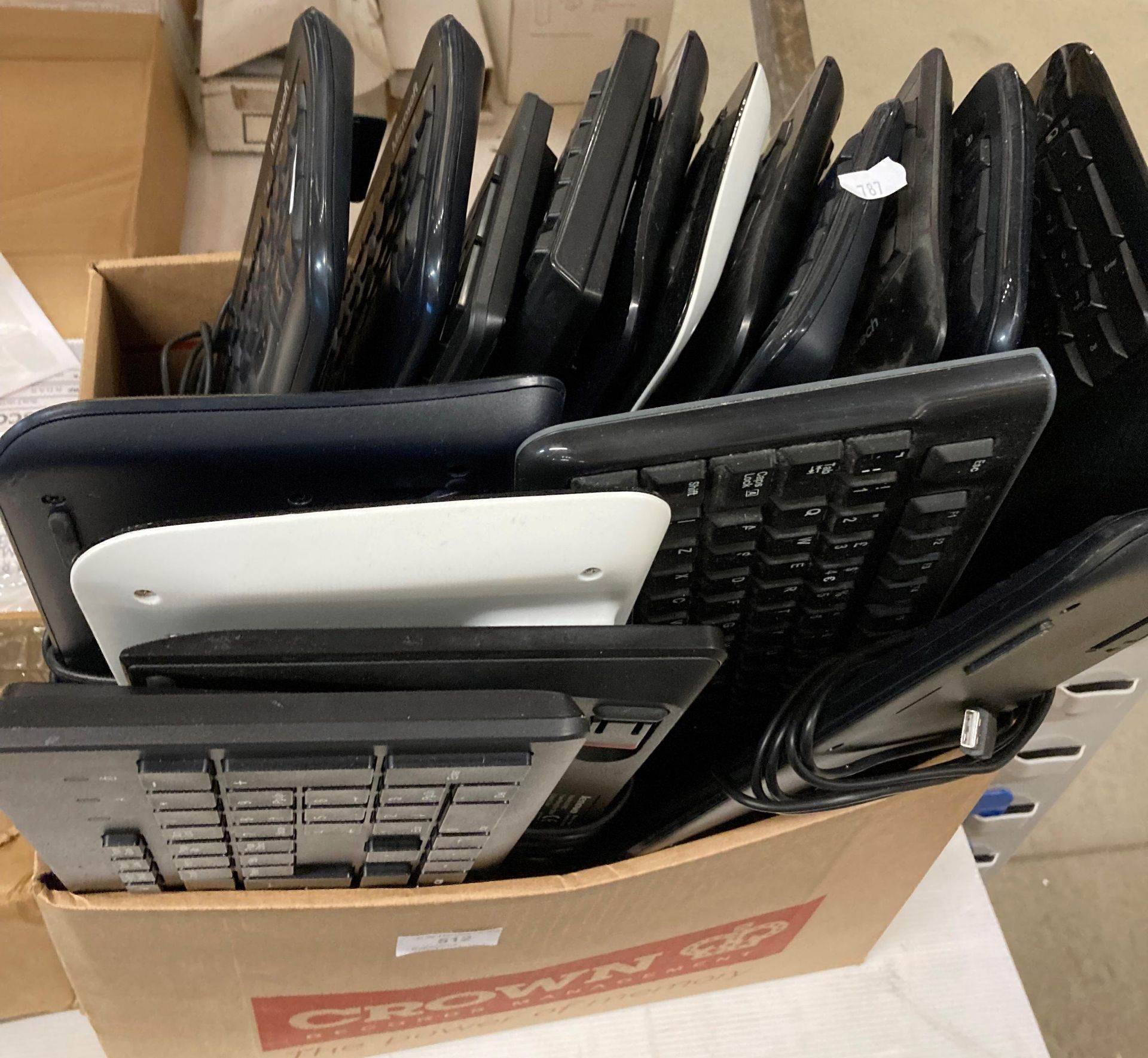 17 x assorted wireless and hard wired keyboards and 15 x wireless and hard wired mice (saleroom - Bild 2 aus 2