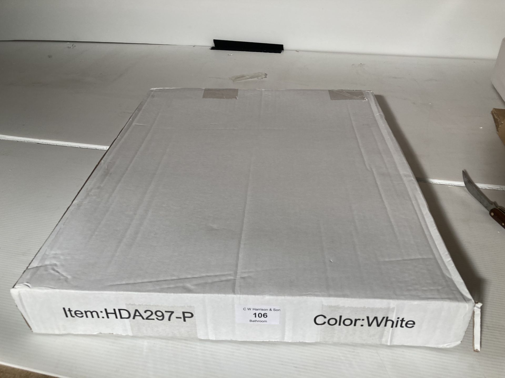 Imex Arco/Alma Duro slimline quick release toilet seat in white (saleroom location: QL06)