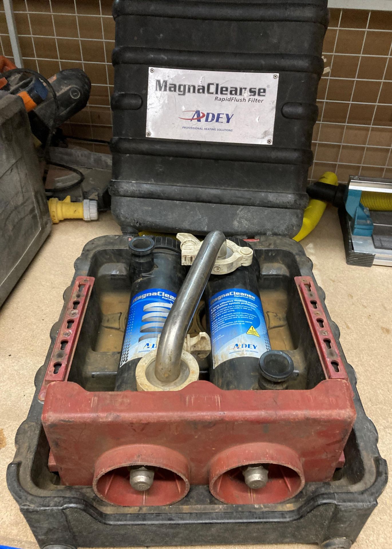 Magna Cleanse rapid flush filter in case (saleroom location: AA01)