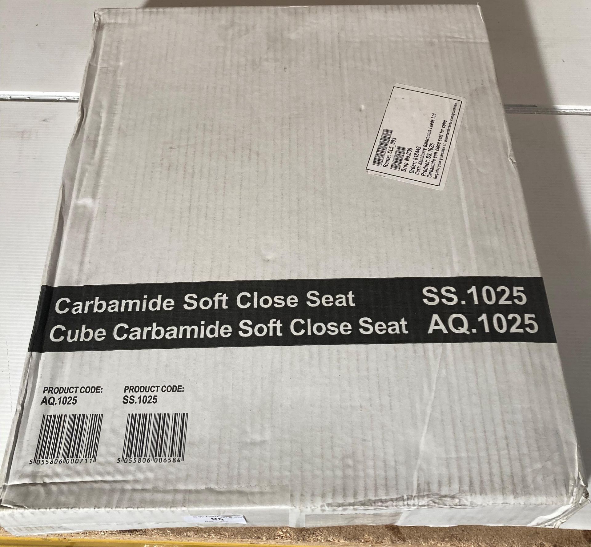 Carbamide cubed soft close toilet seat (saleroom location: QL06)