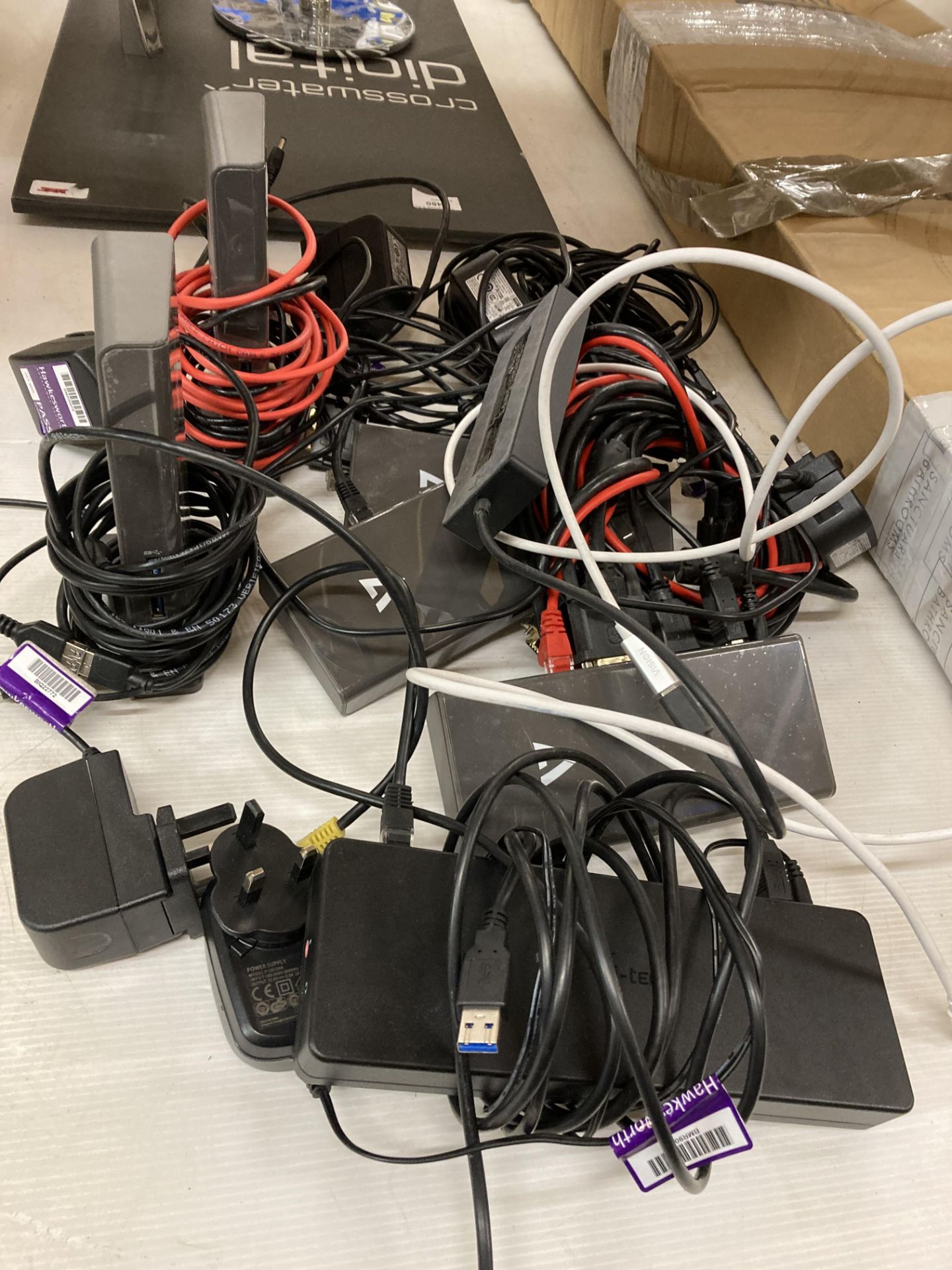 7 x assorted USB Docking stations (no tests) (saleroom location: M10)
