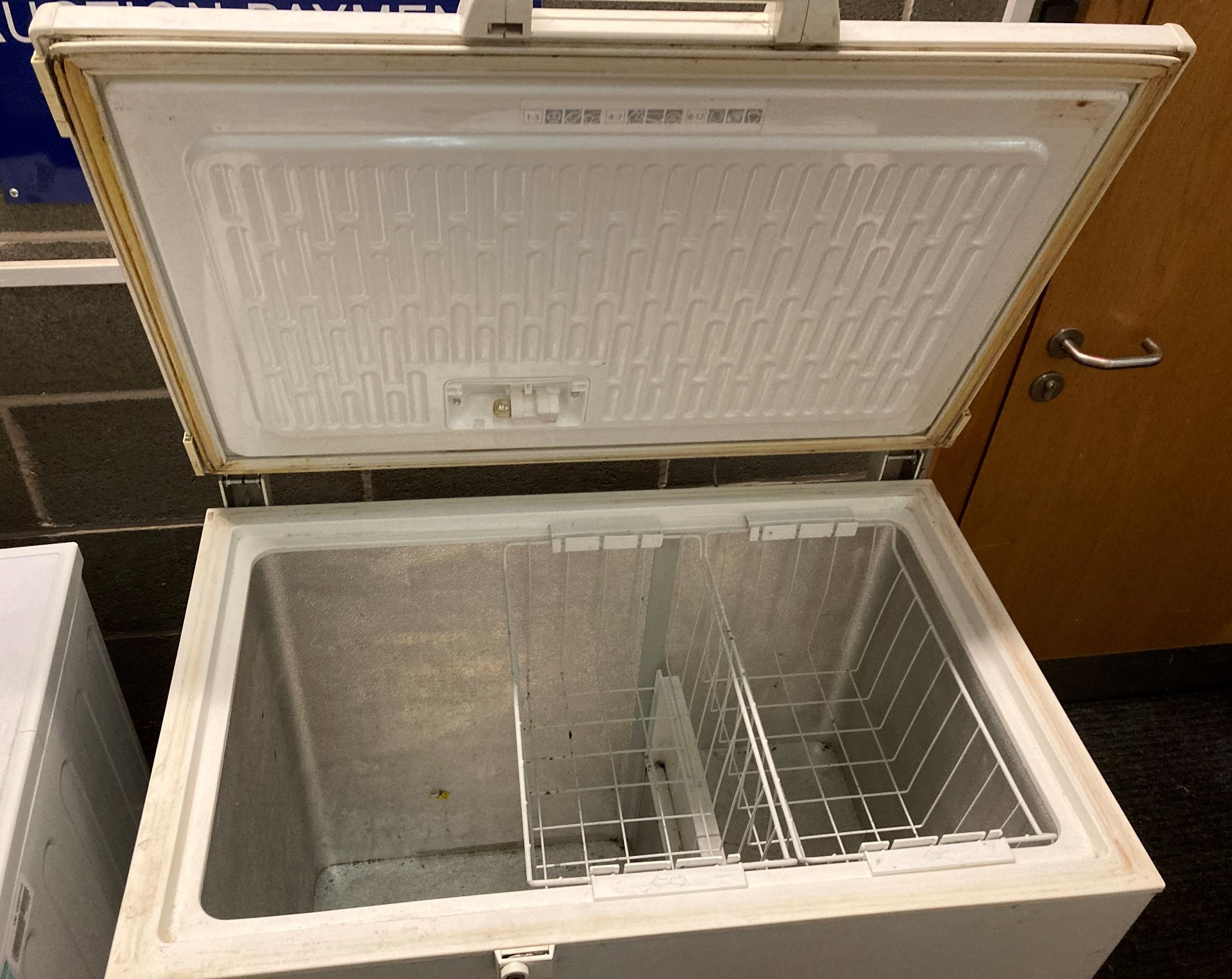 Whirlpool WCN 9-1 9 litre chest freezer (saleroom location: PO) - Image 2 of 2