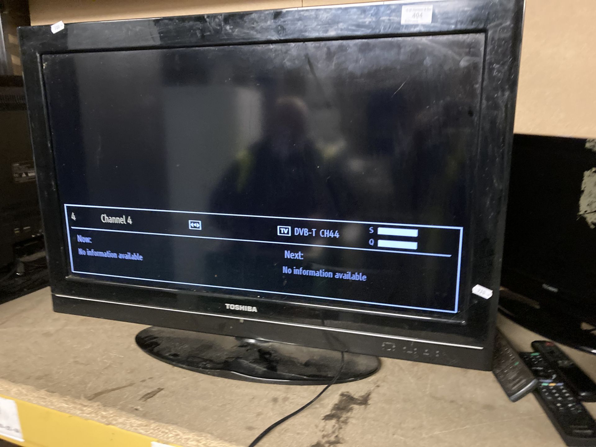 Toshiba LCD TV model 32BV701B 32" TV no remote (saleroom location: PO) - Image 2 of 3