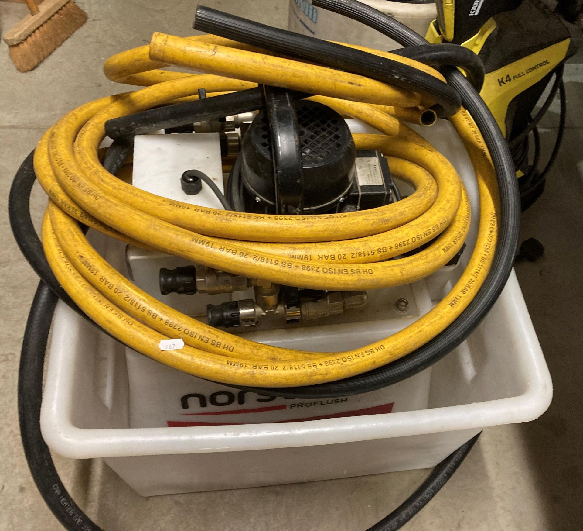 Norstrum Proflush flushing machine complete with hoses 240V (saleroom location: Z01 FLOOR)