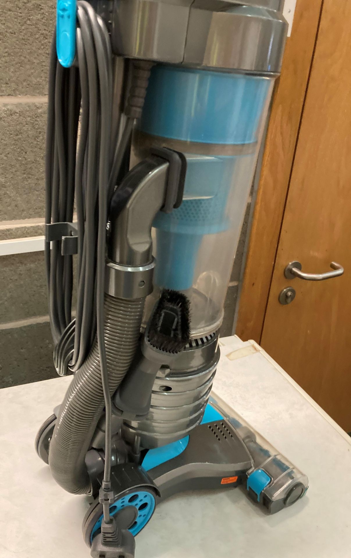 VAX Air upright vacuum cleaner (saleroom location: PO) - Bild 2 aus 2