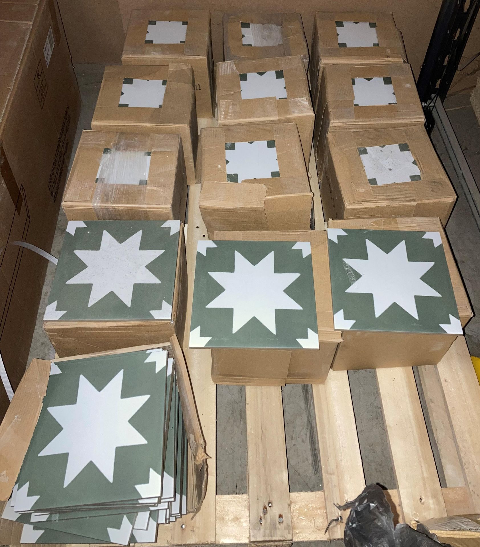 13 x packs of 25 20cm star design ceramic wall tiles in green and off white (saleroom location: QL