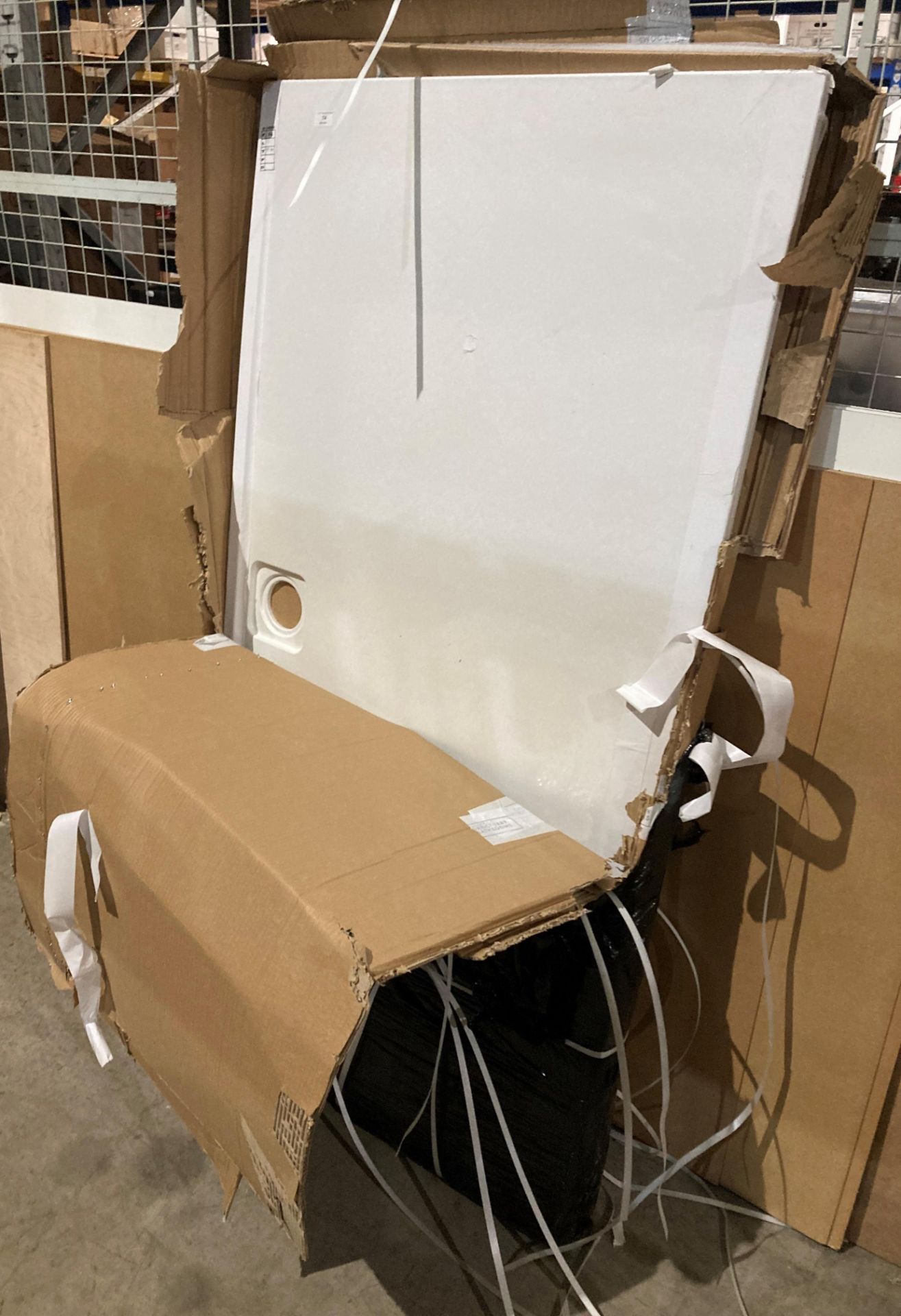 White unbranded shower tray 1700mm x 900mm (slight damage to corner) (saleroom location: OUTSIDE