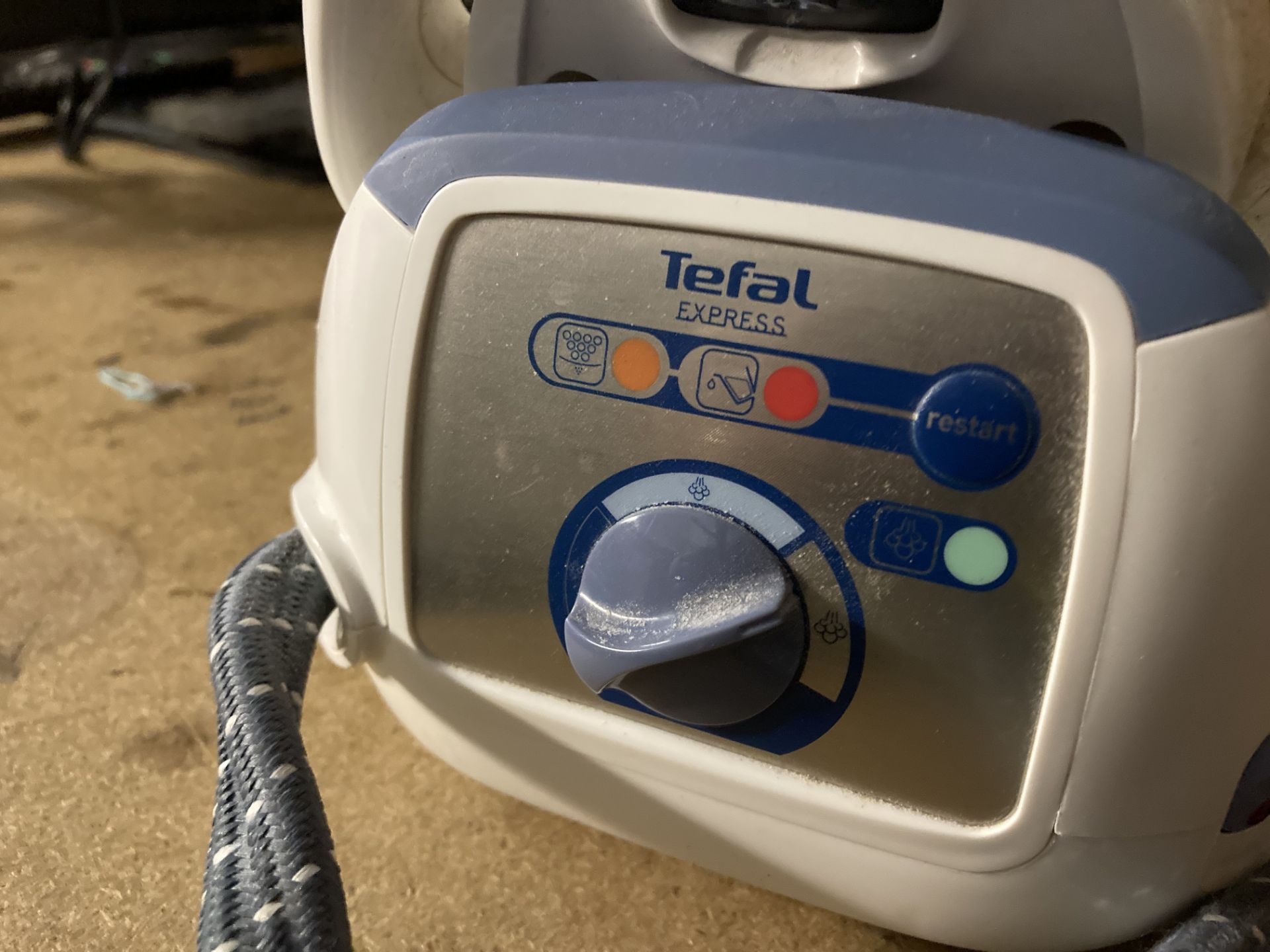 Tefal Express steam iron (saleroom location: PO) - Bild 2 aus 2