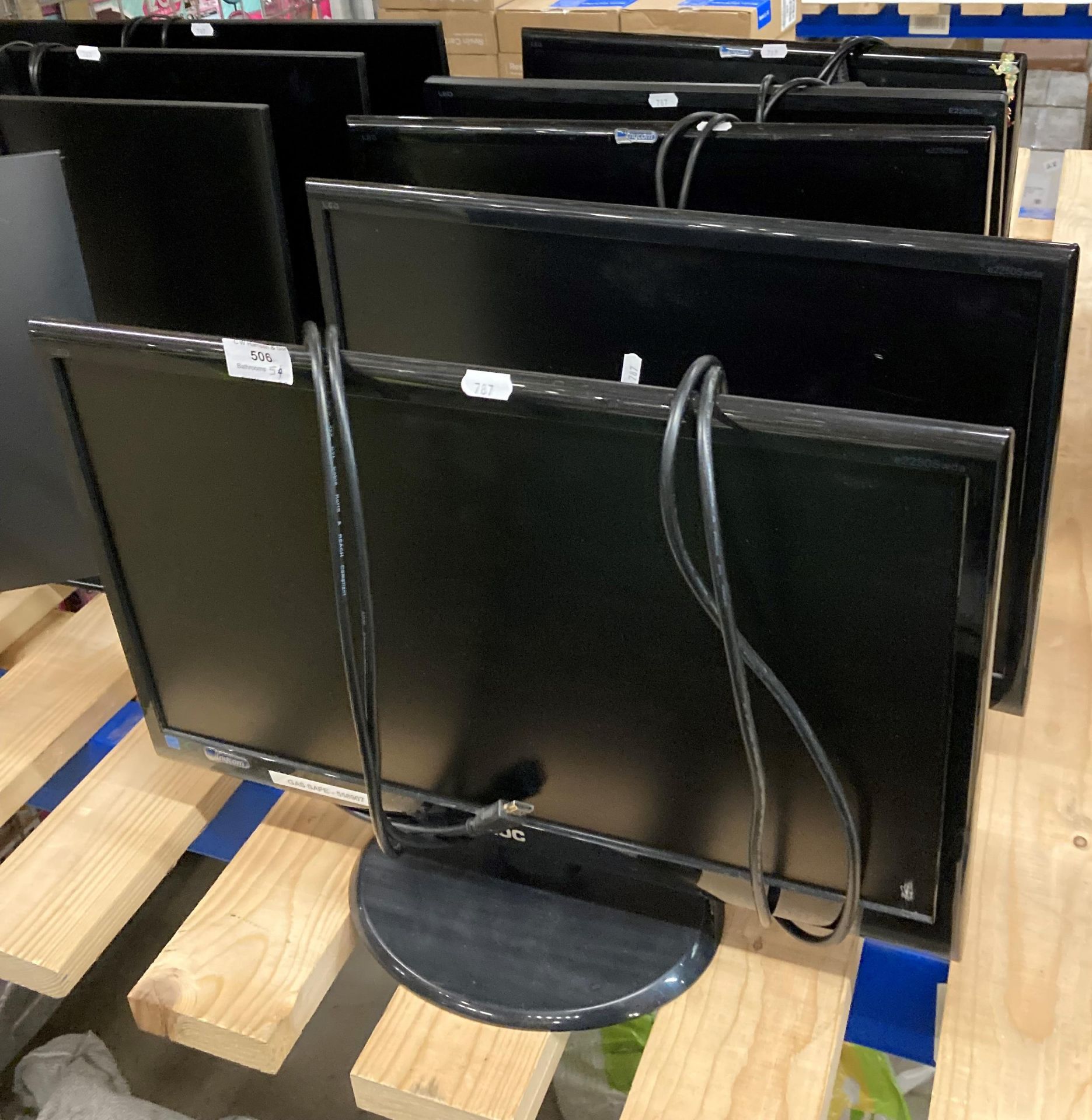 5 x AOC 215LM00019 LCD computer monitors (saleroom location: L10)