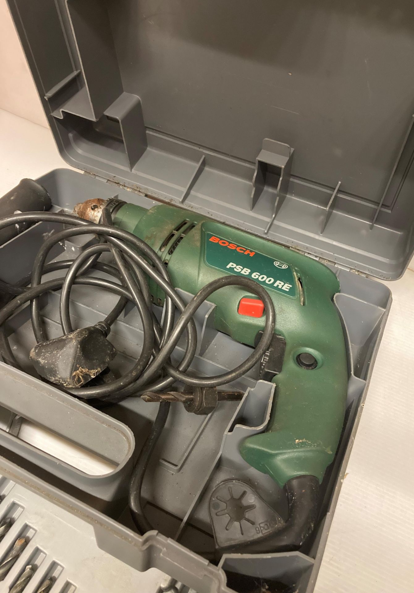 Bosch PSB600RE (240v) hammer-drill in case and a 49-piece Bosch drill bit set in case (saleroom - Image 2 of 2