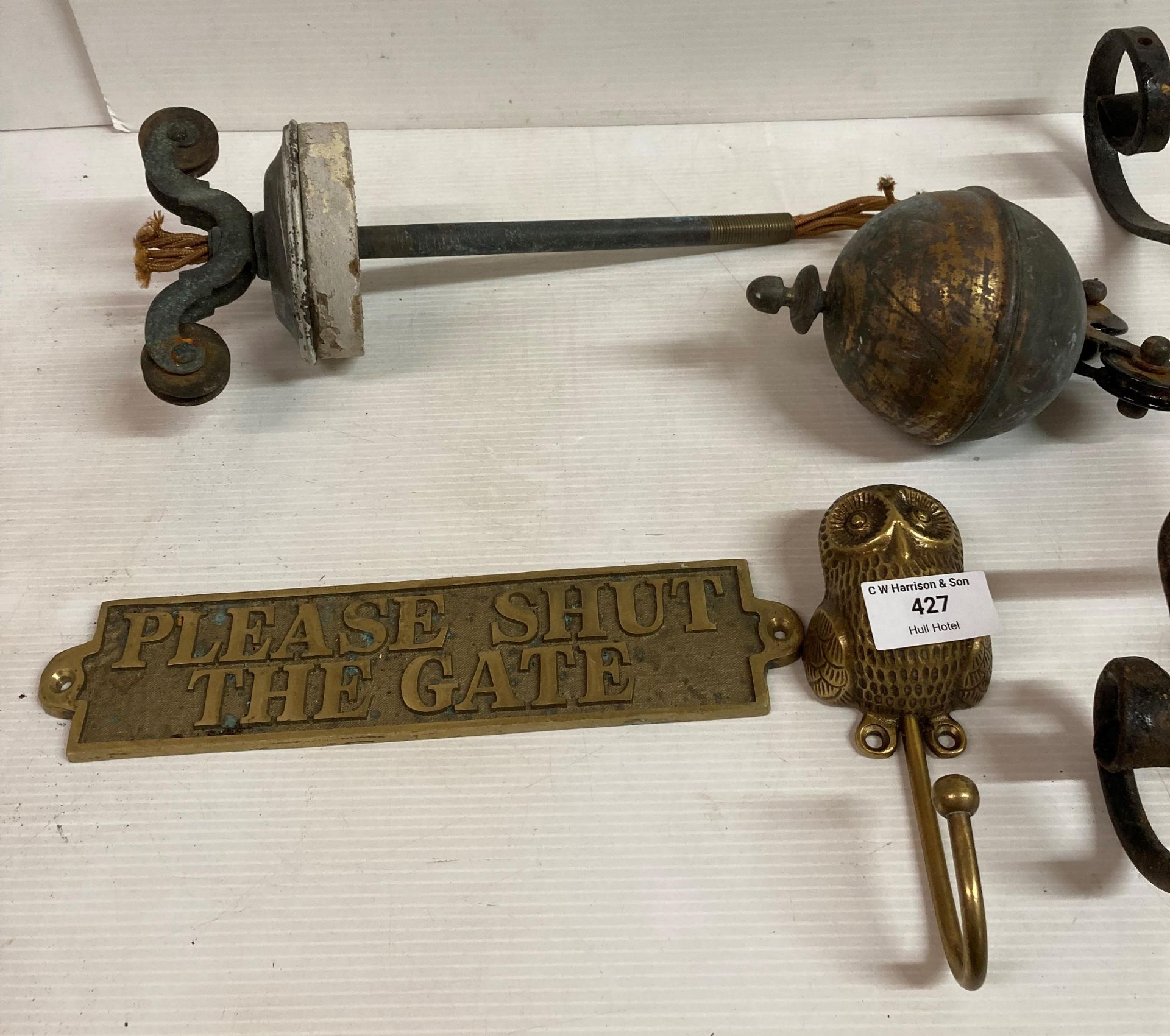 Contents to box - assorted brass-ware and metal wall brackets (saleroom location: K10) - Image 2 of 3