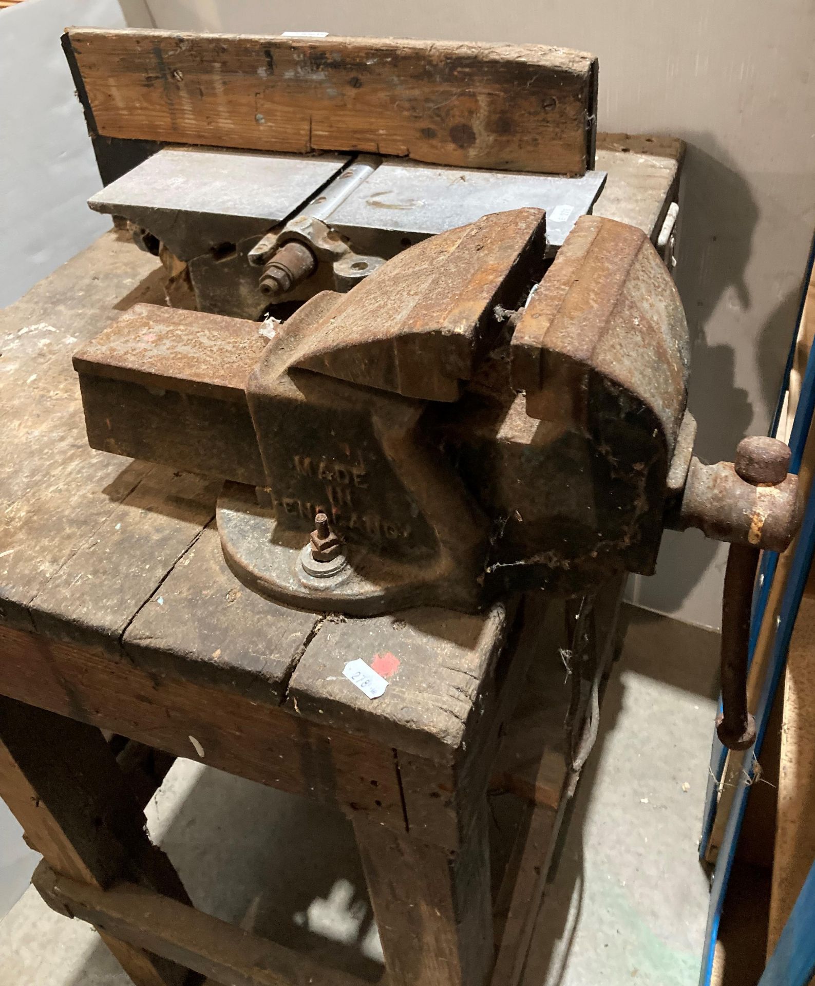 Vintage wooden joiners bench with a metal Record No 4 vice and a bench-mounted planer belt driven - Image 3 of 4