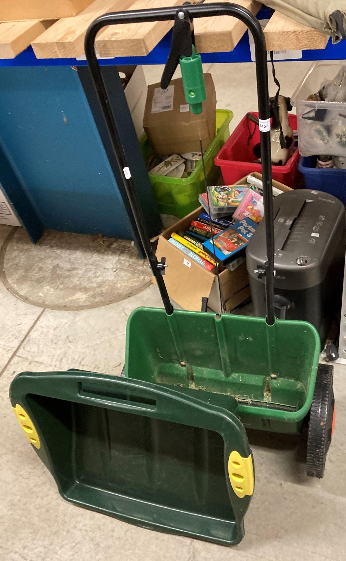 A Scotts Evergreen two-wheel spreader and a green plastic garden tray (2) (saleroom location: S06)