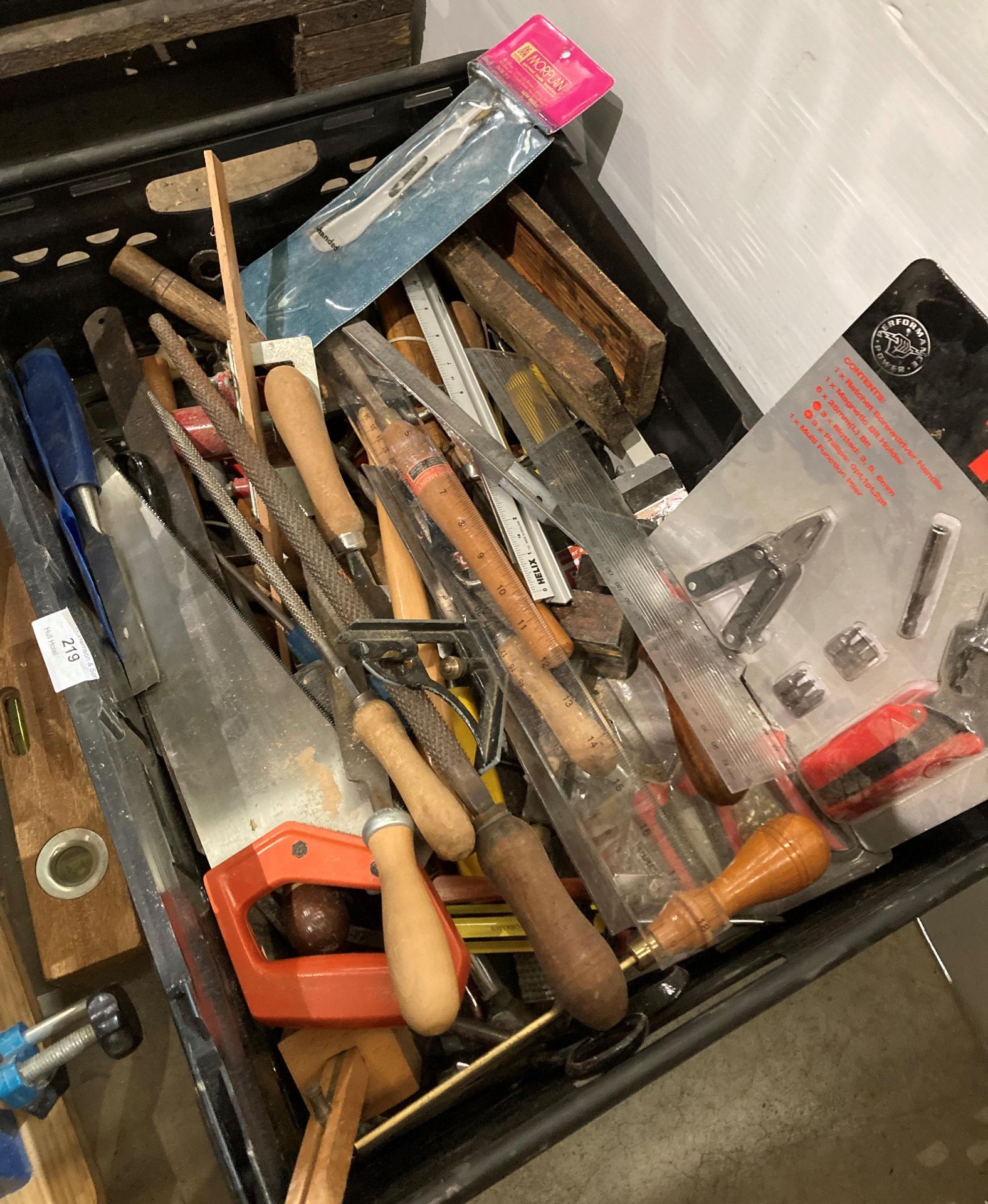 Contents to crate - large quantity of assorted hand tools including files, chisels, assorted saws, - Image 3 of 3