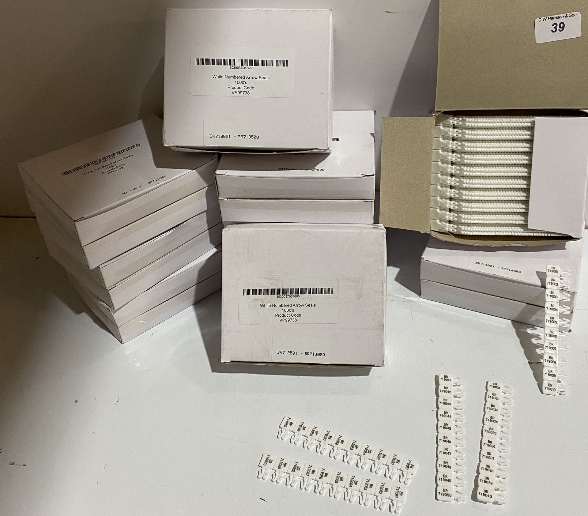 10 boxes of 1000 white numbered arrow security seals