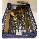 Contents to crate - 13 x assorted hand tools including screw drivers, dough cutter, sheep shears,