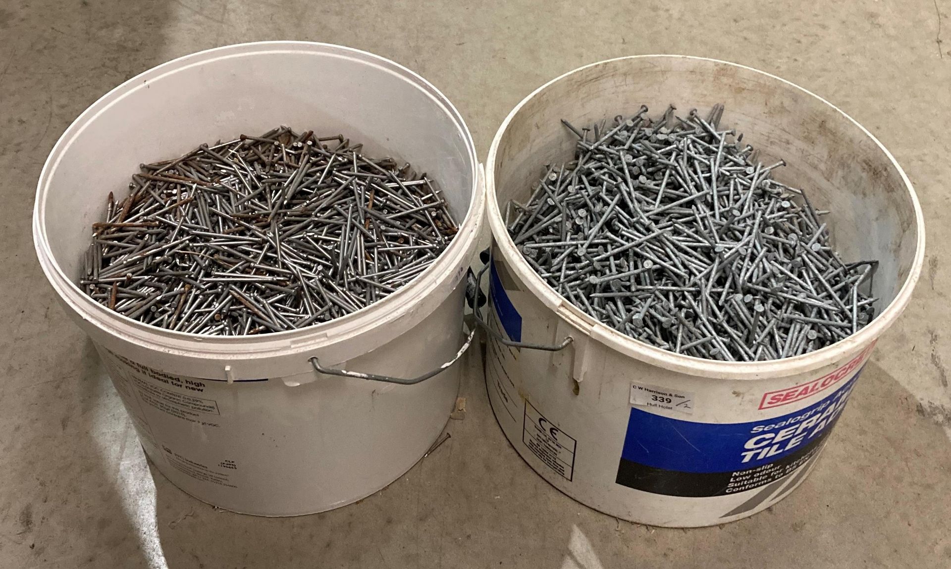 Contents to 2 x tubs - large quantity of galvanized nails (saleroom location: S01-1)