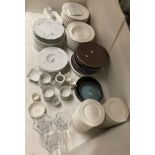 150 x assorted items of ceramic tableware to include serving and side plates,