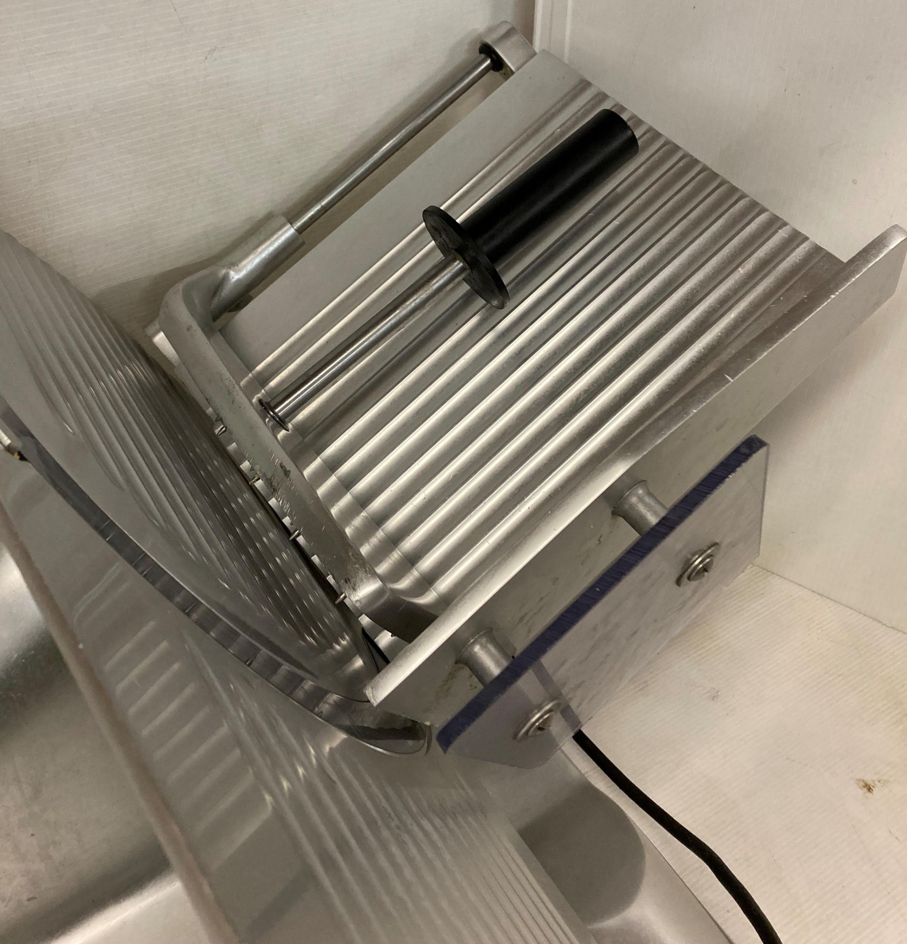 Italiana Macchi type: SG330 stainless steel electric meat slicer (saleroom location: V03) - Bild 2 aus 3