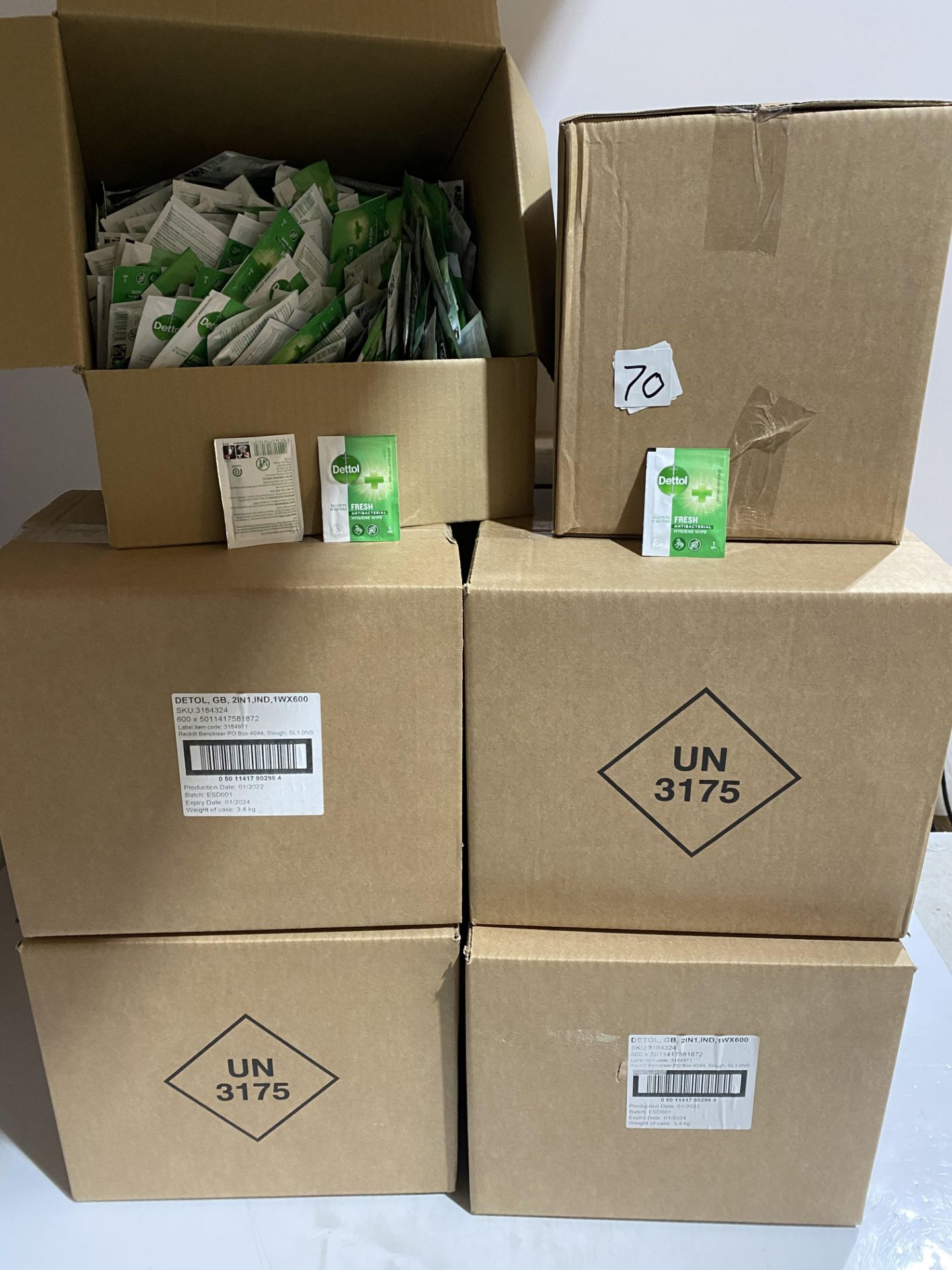 10 boxes of 600 each box Dettol fresh antibacterial hygiene wipes exp date Jan 2024 (advised still
