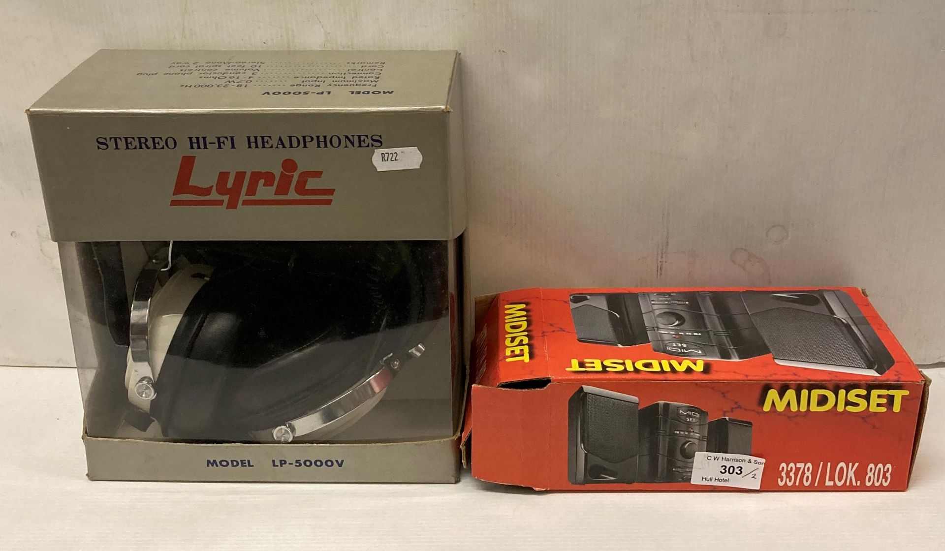A retro pair of Lyric LP-5000V headphones and a Midiset mini radio system (saleroom location: