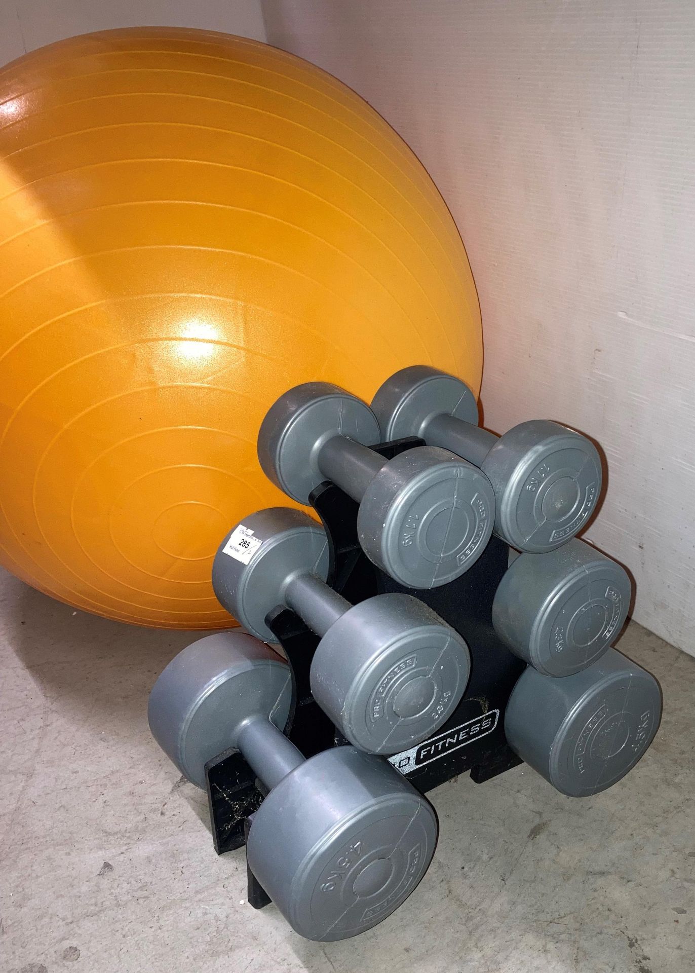 Pro Fitness set of 3 pairs of dumbbells including 1.1kg, 2.3kg, 4. - Image 2 of 2