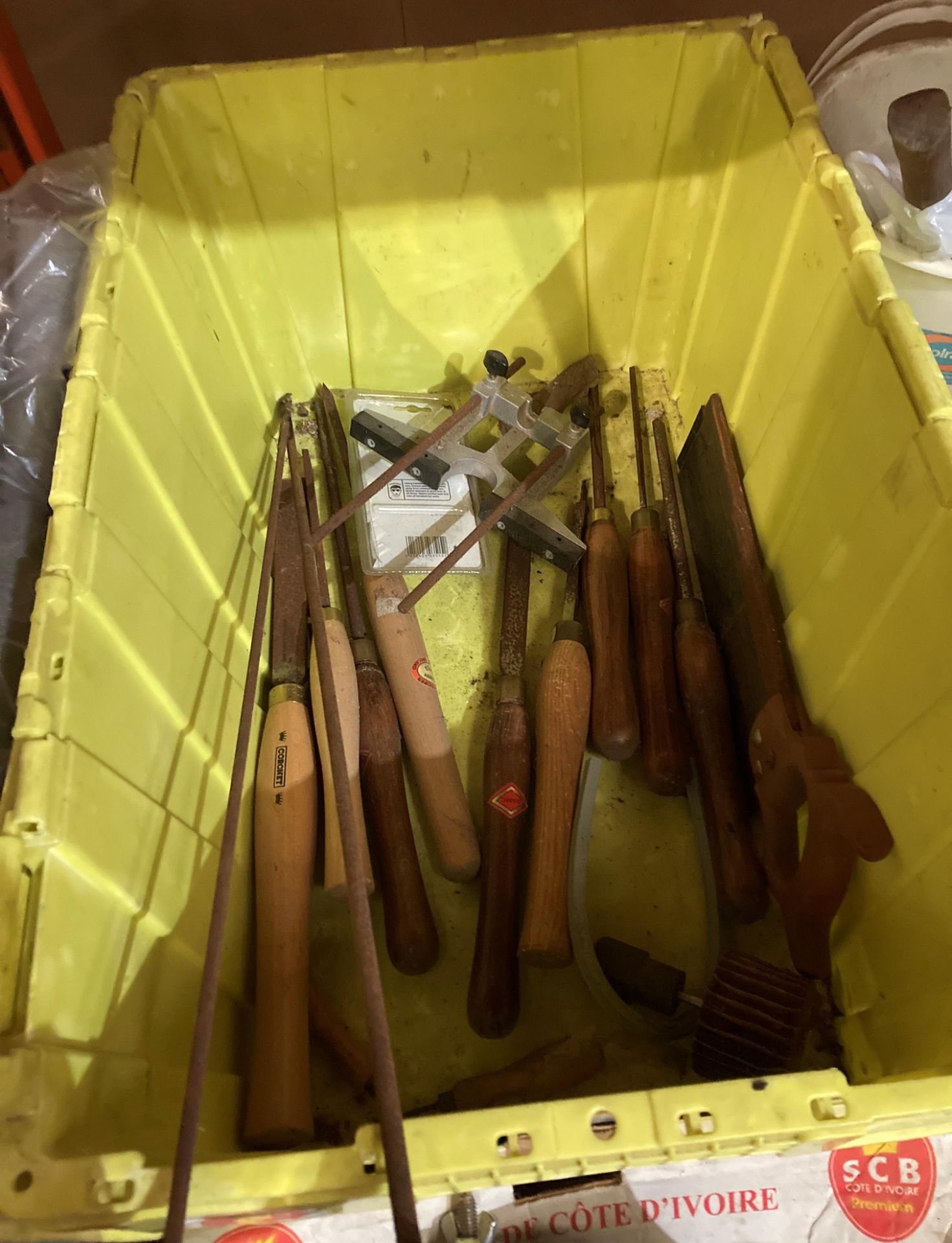 Contents to crate and box - assorted hand tools including 20 assorted lathe chisels, - Image 2 of 3