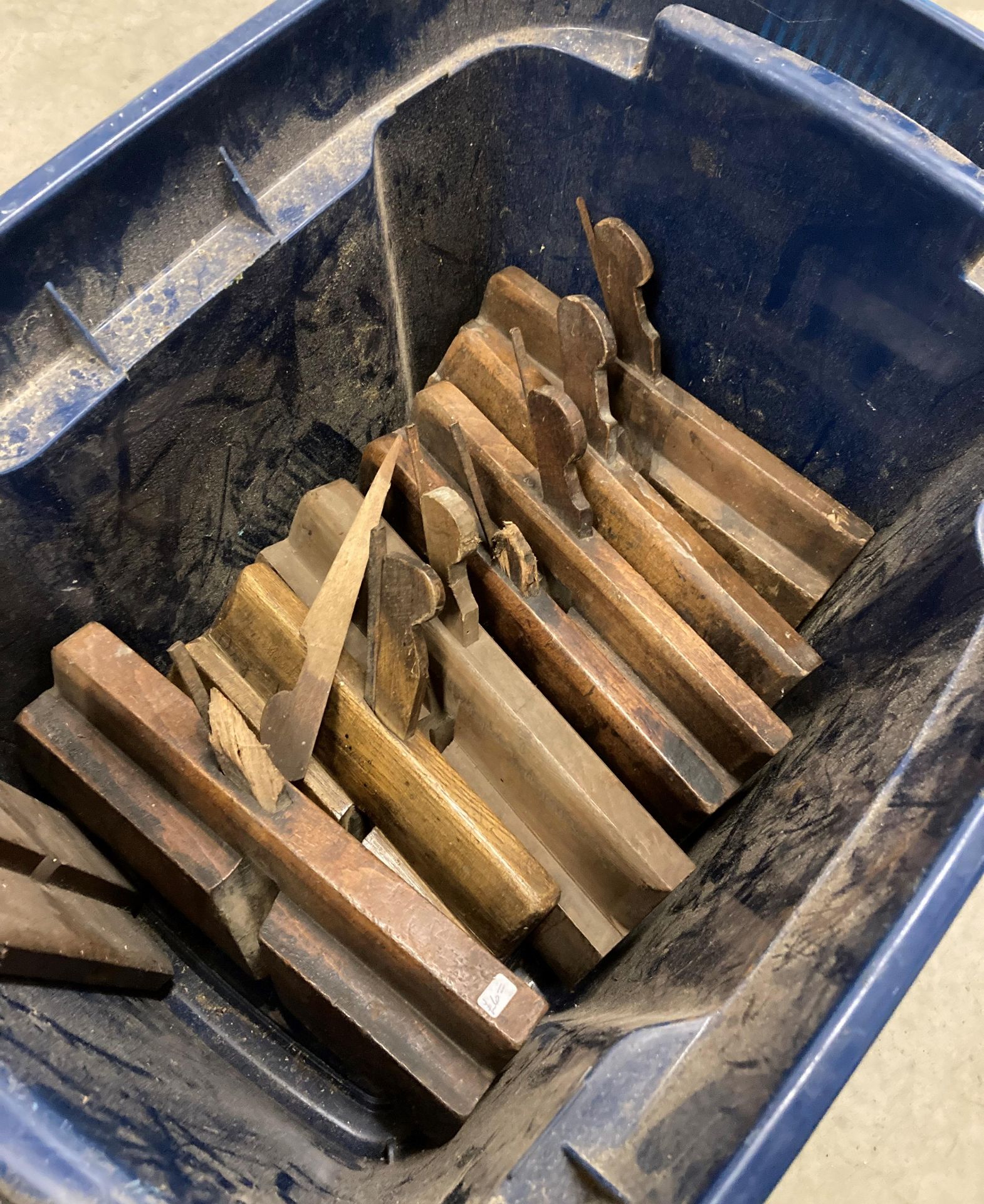 Contents to box - 10 x assorted vintage wooden moulding planes and parts (saleroom location: M08-1) - Image 2 of 2