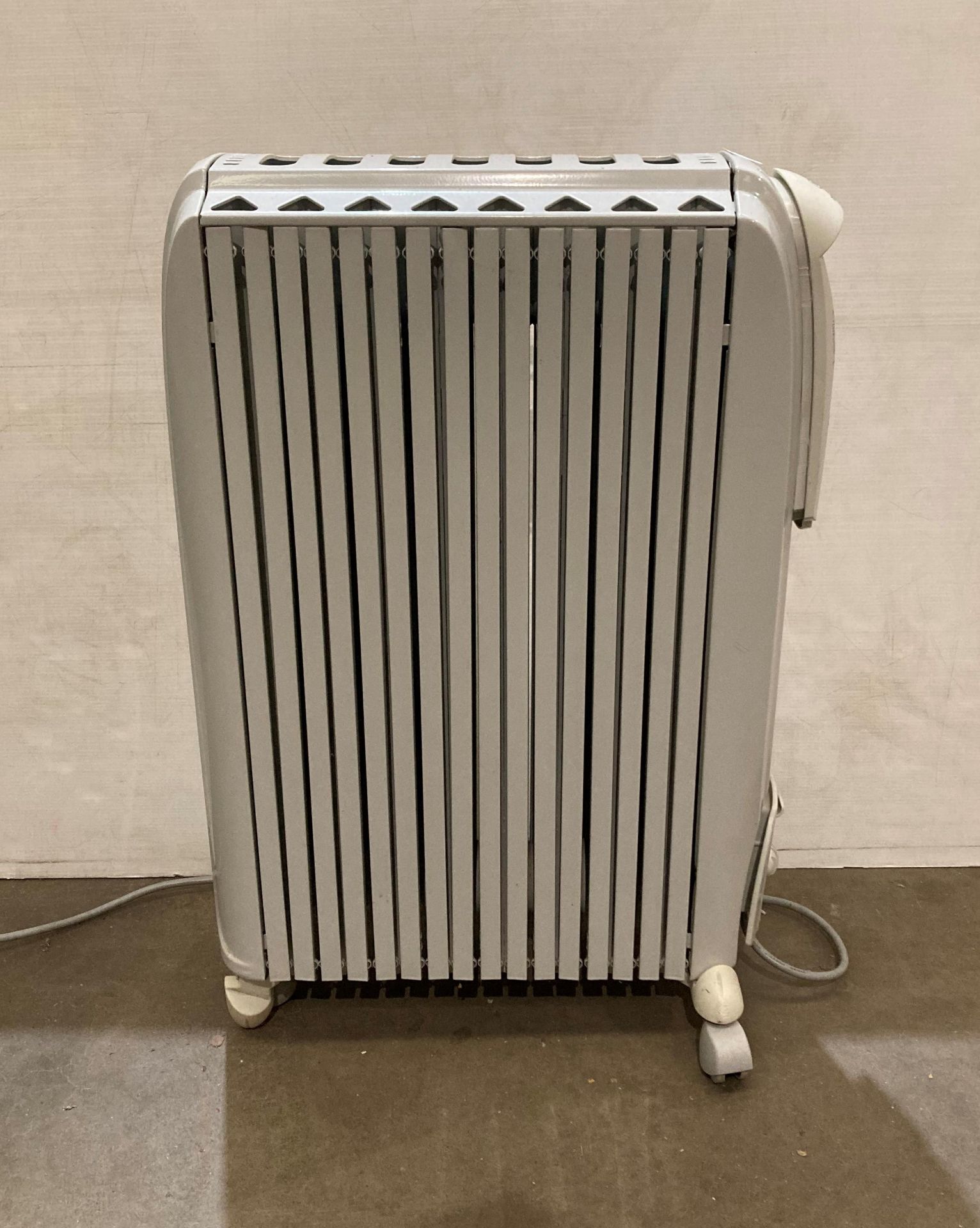 DeLonghi Dragon 3 electric oil-filled radiator (240v) (saleroom location: MA3)
