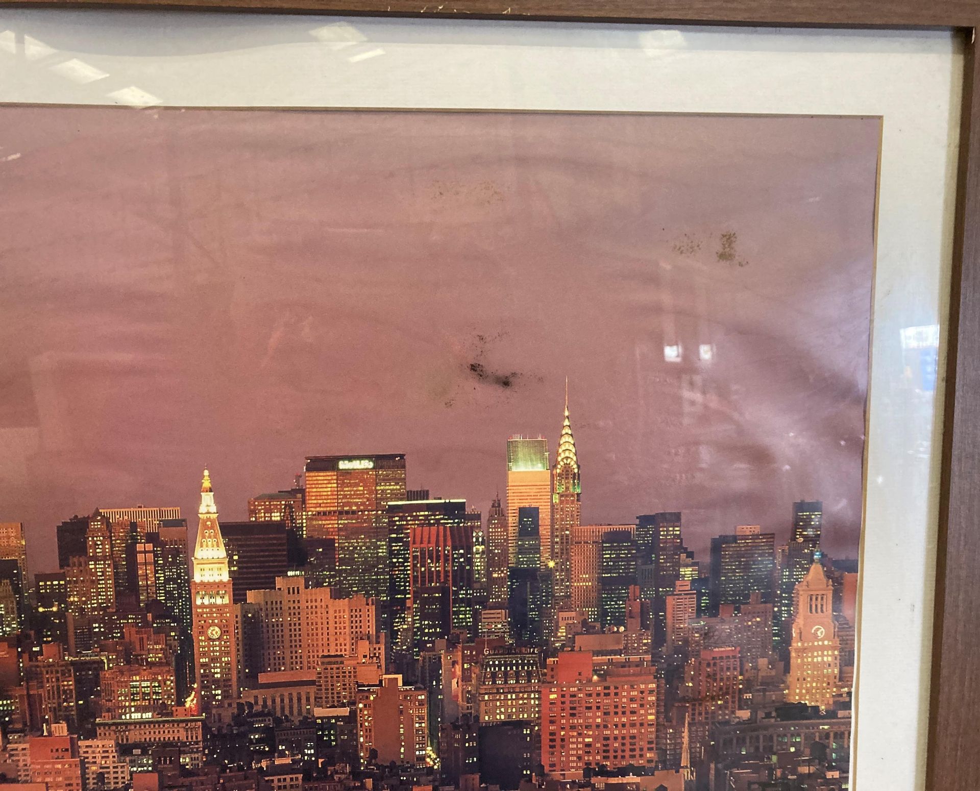 Large framed photo print 'New York Skyline' 48cm x 69cm - slight water damages (Saleroom location: - Image 3 of 4