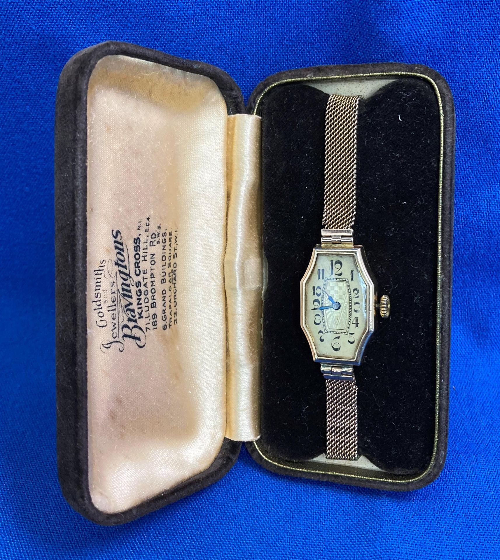 9ct gold (375) Art Deco watch with a 9ct gold chain-link strap in fitted case by Goldsmith & - Image 7 of 7