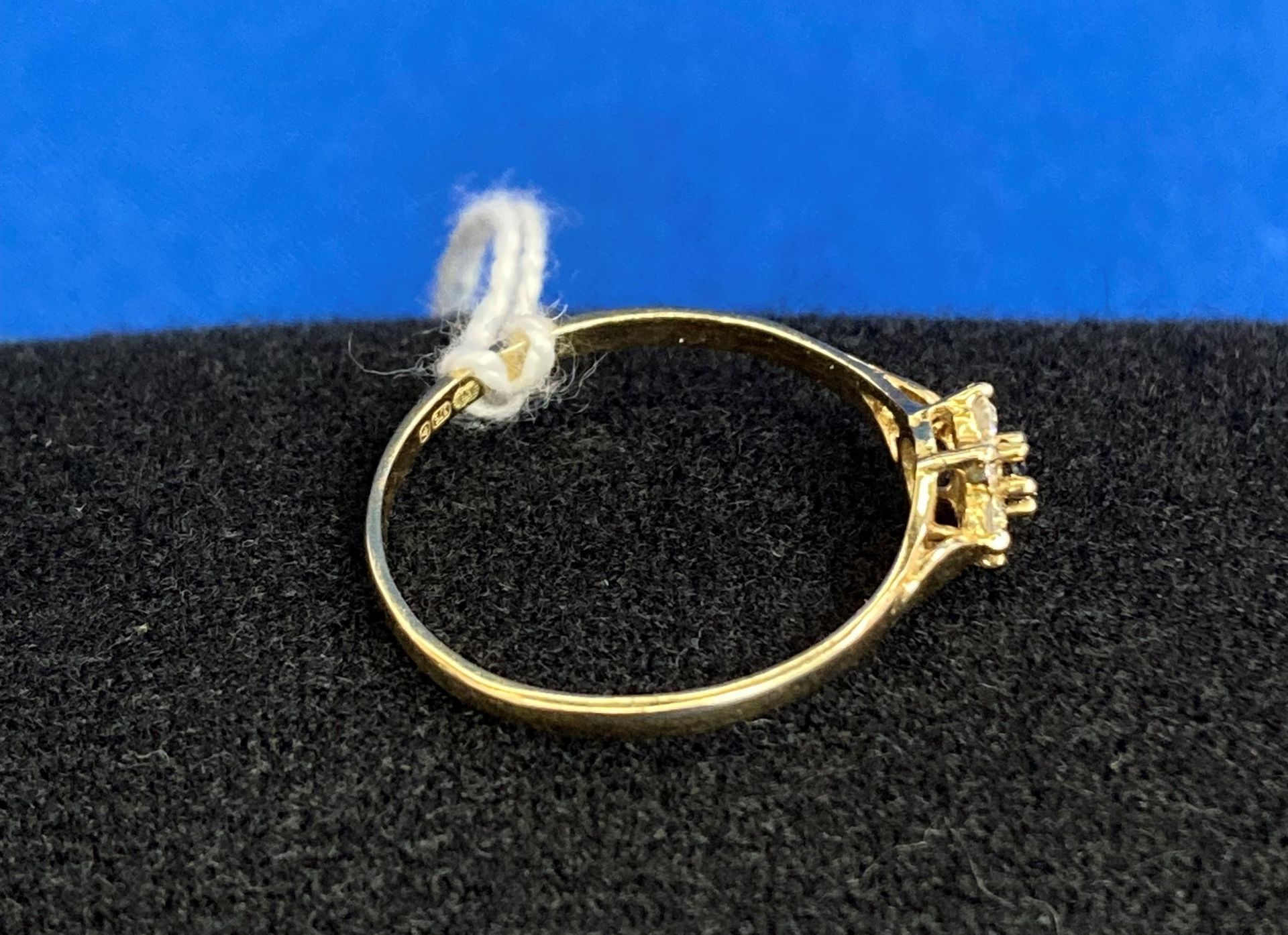 9ct gold (375) flower head ring, size T. Weight: 1. - Image 2 of 3