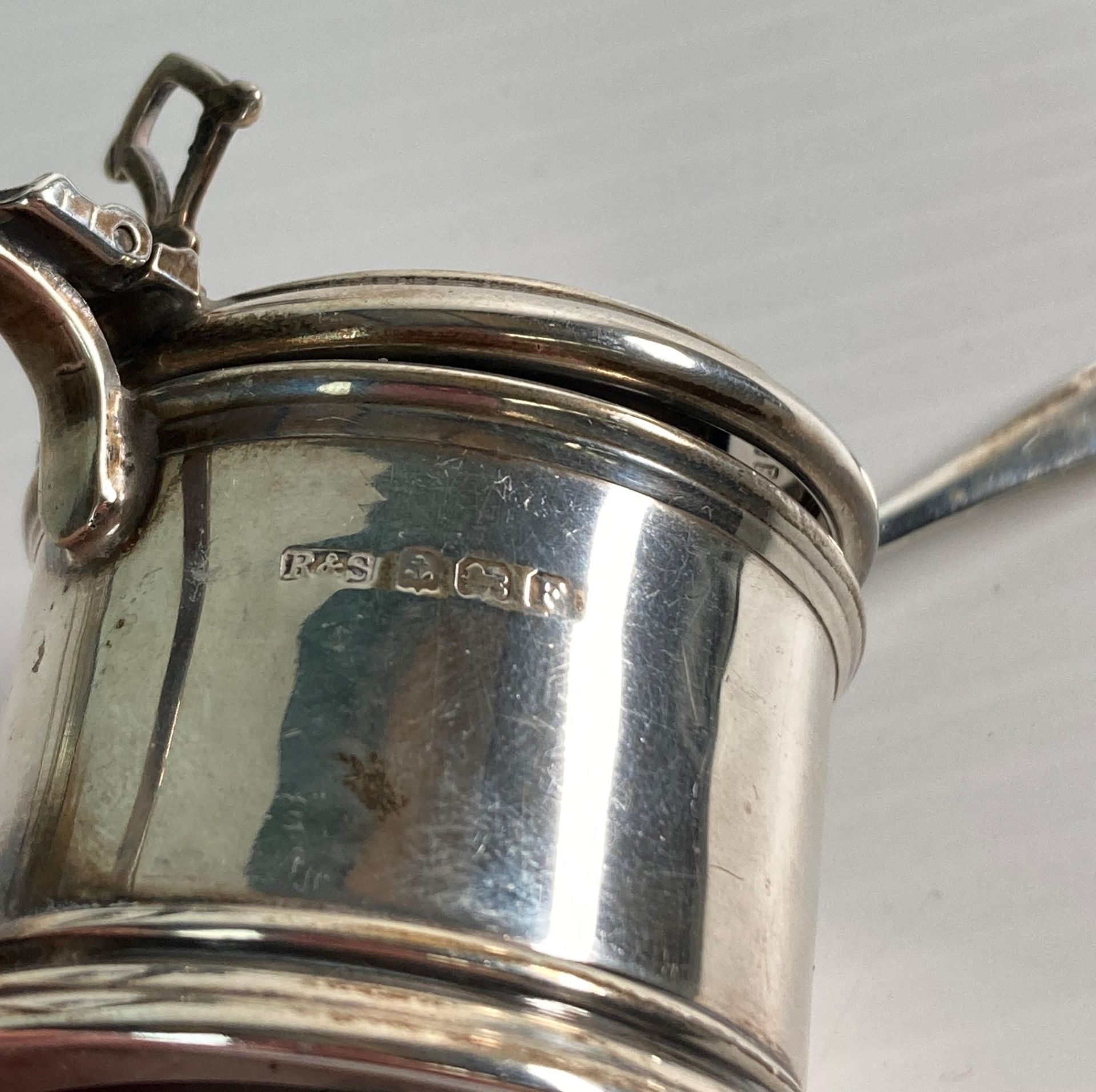 Contents to box - silver (1930, Birmingham) lidded mustard pot with glass liner and spoon, - Image 2 of 3