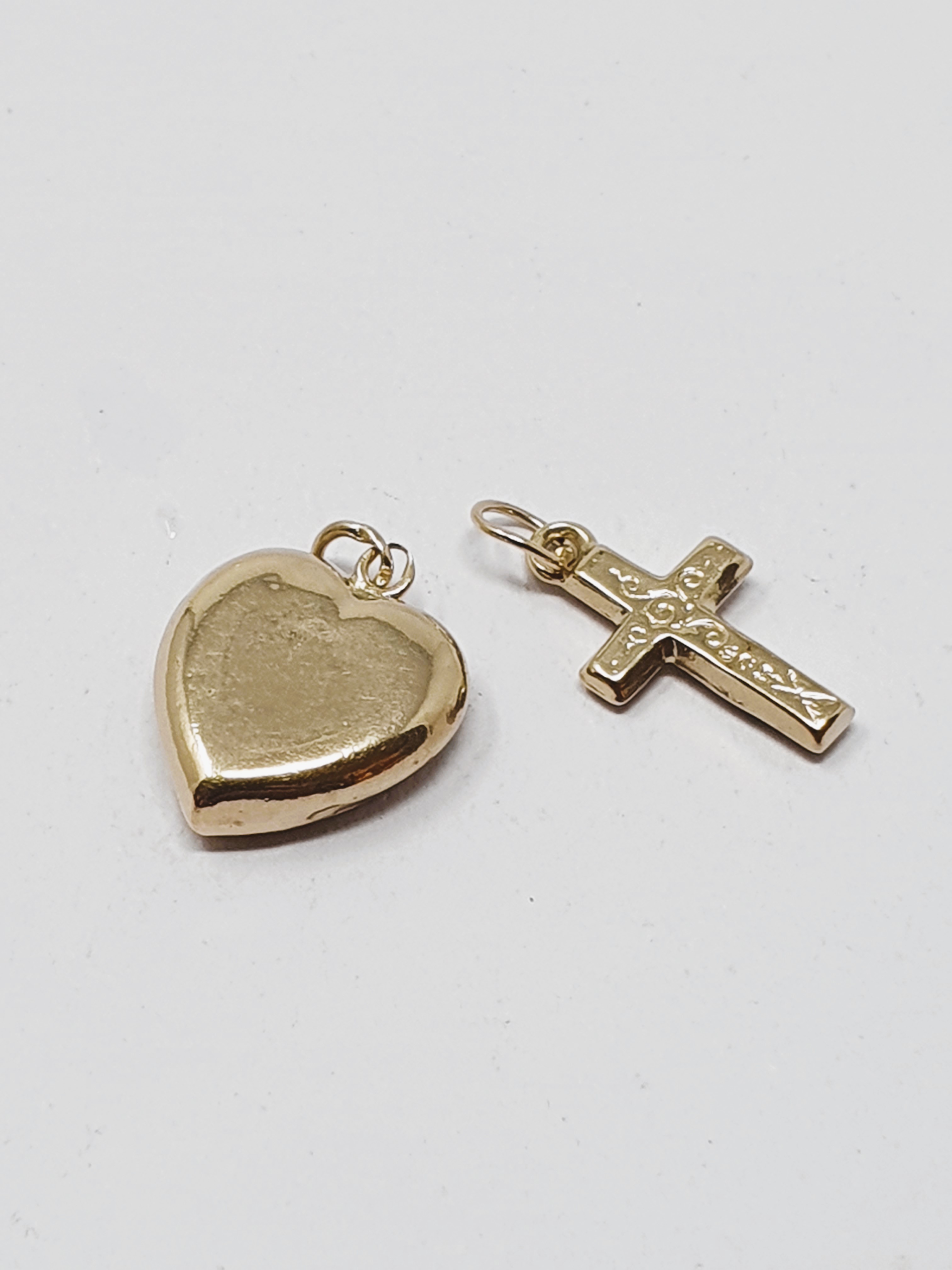 9ct gold vintage heart charm and a vintage 9ct gold cross charm, total gross weight 1.
