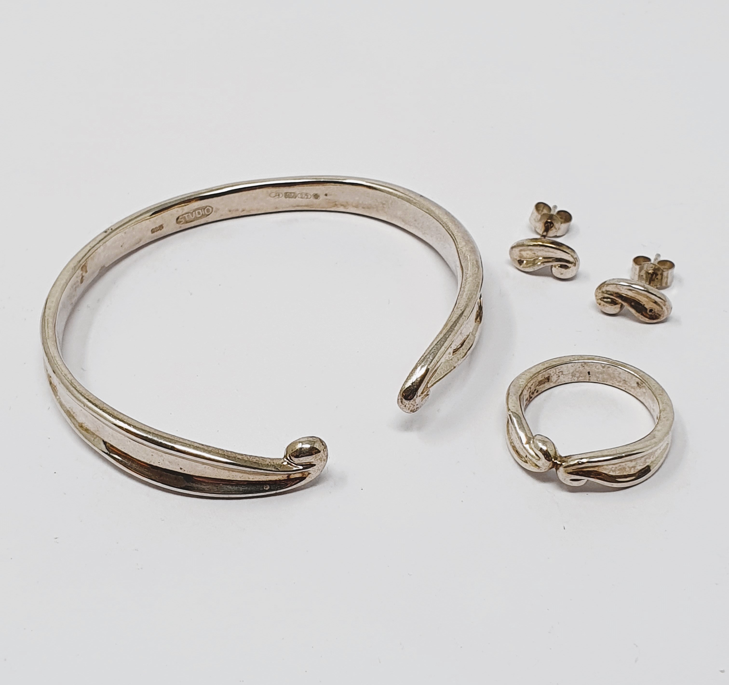 Sterling silver, matching solid bangle, ring and earrings, gross weight 28. - Image 2 of 2