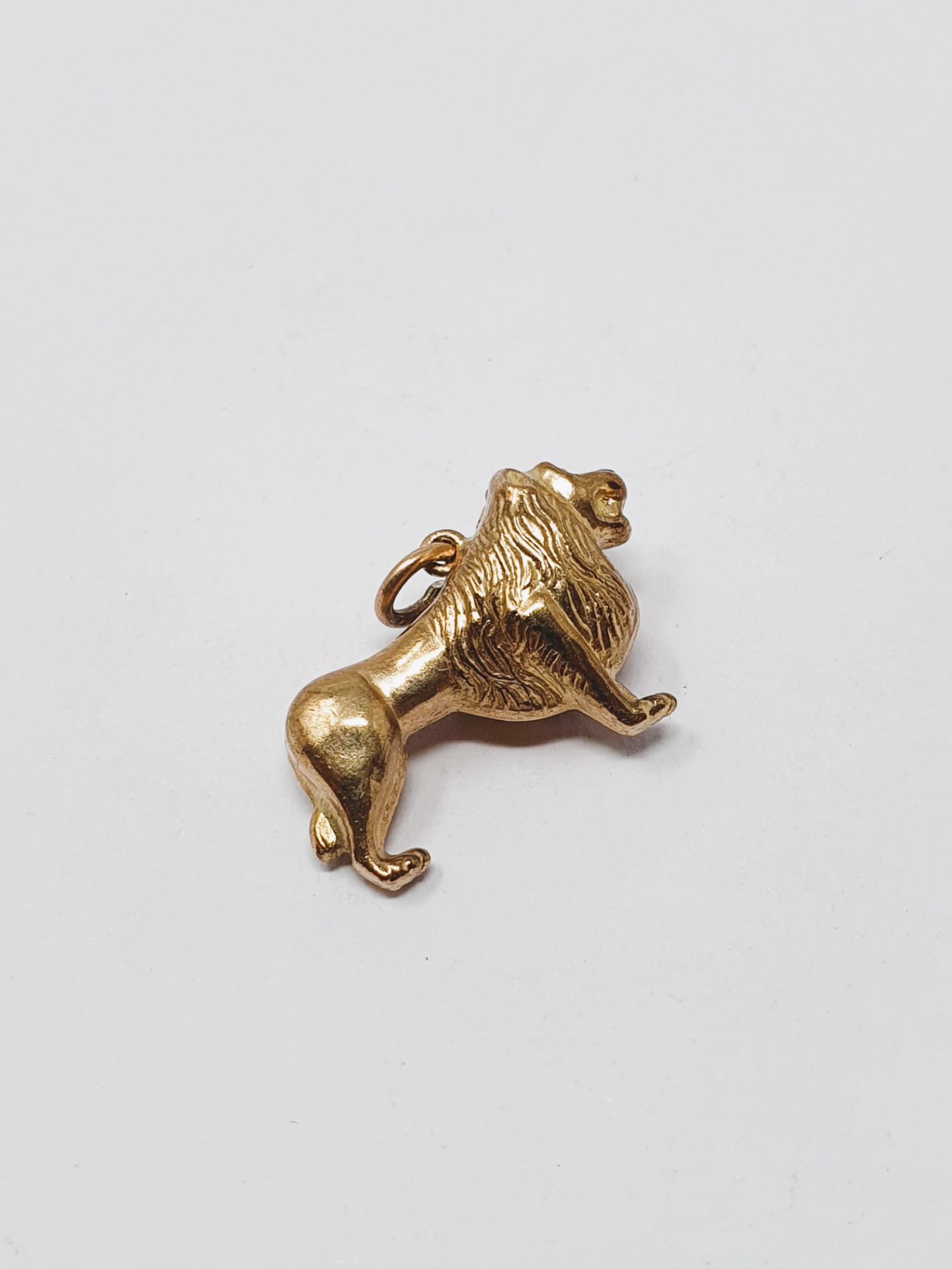 9ct gold vintage lion charm, gross weight 1.