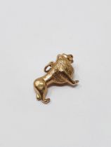 9ct gold vintage lion charm, gross weight 1.