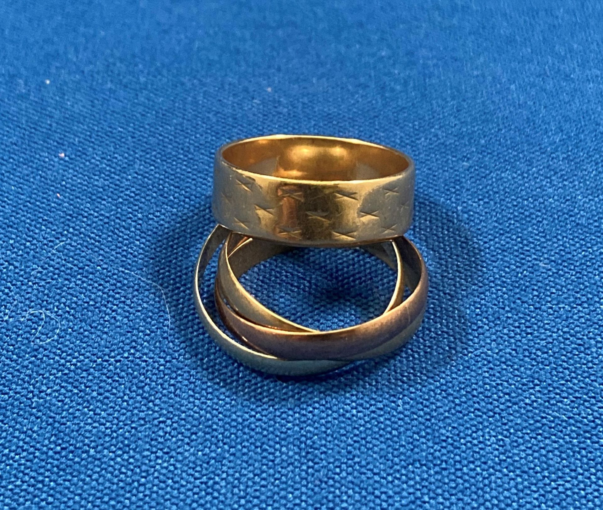 9ct gold (375) wedding band with etched 'X' (faded - size P+) and a 9ct gold (375) triple wedding - Image 2 of 3