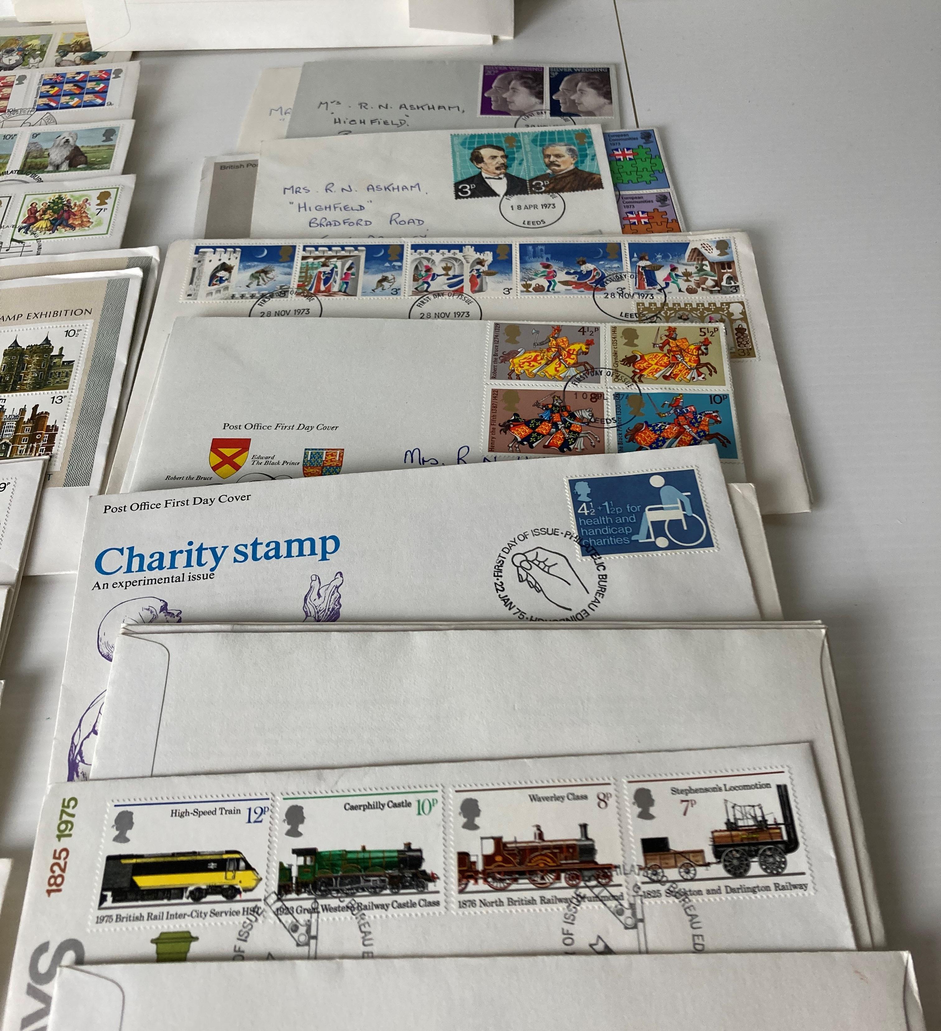 Approximately eighty-five First Day of Issue Philatelic Bureau (1972-1980) including Christmas, - Bild 4 aus 4