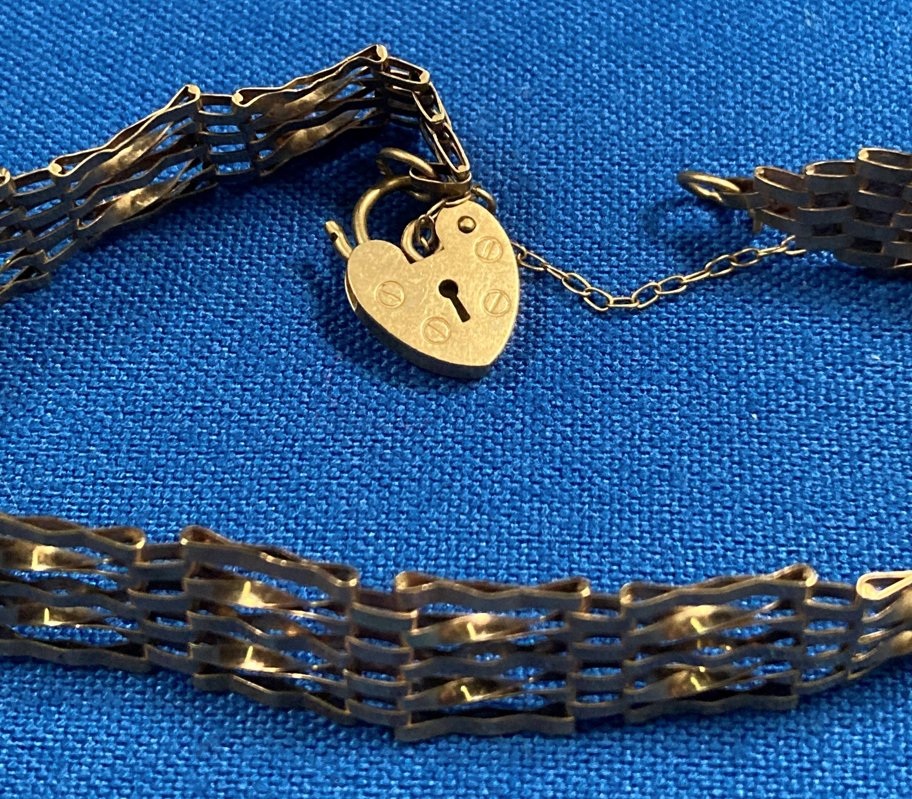 9ct gold (375) gate bracelet with heart-shaped lock clasp, approximately 7" long. Weight: 5. - Image 2 of 3