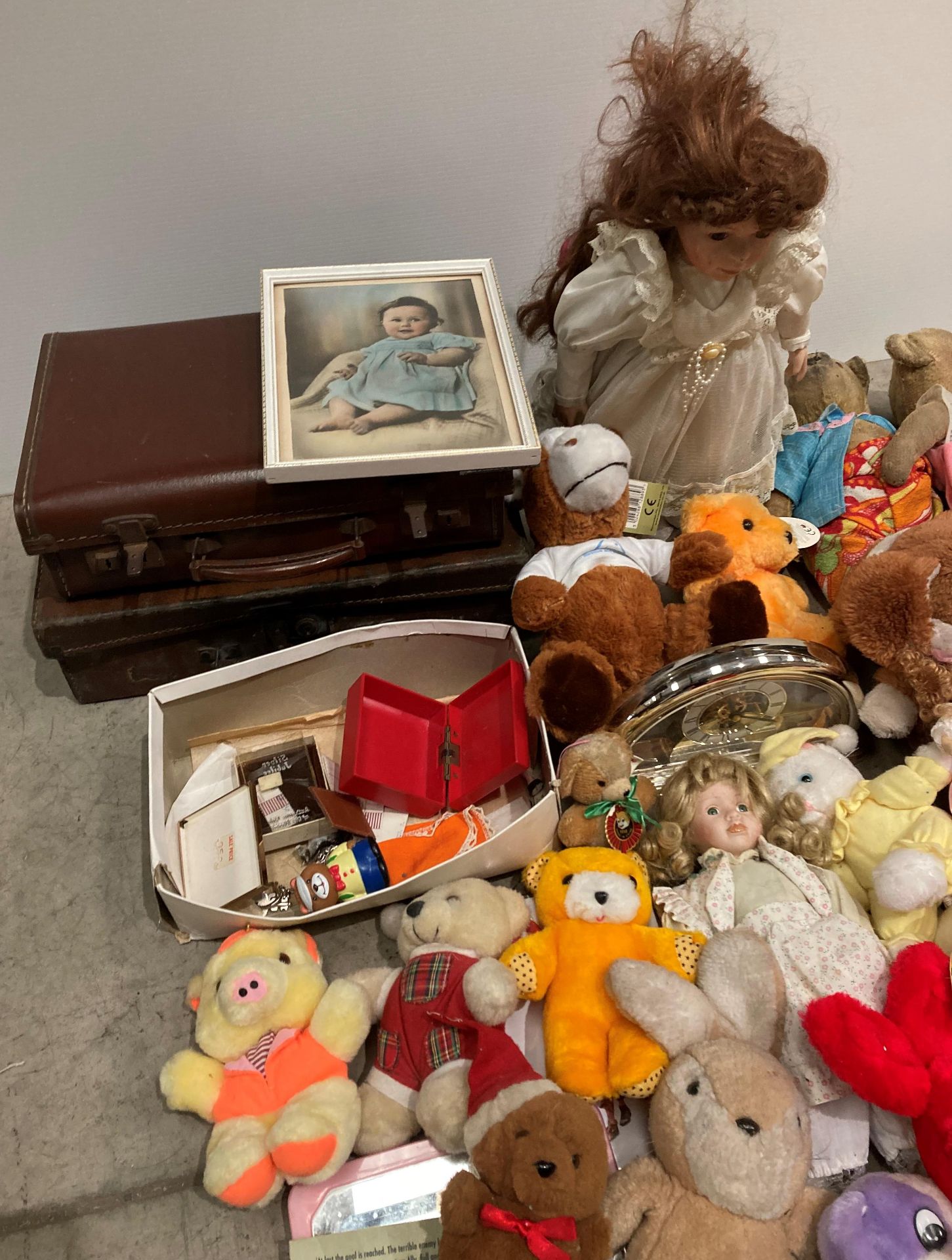 Contents to box - assorted teddy-bears (two vintage bears), dolls, two small cases, - Image 2 of 4