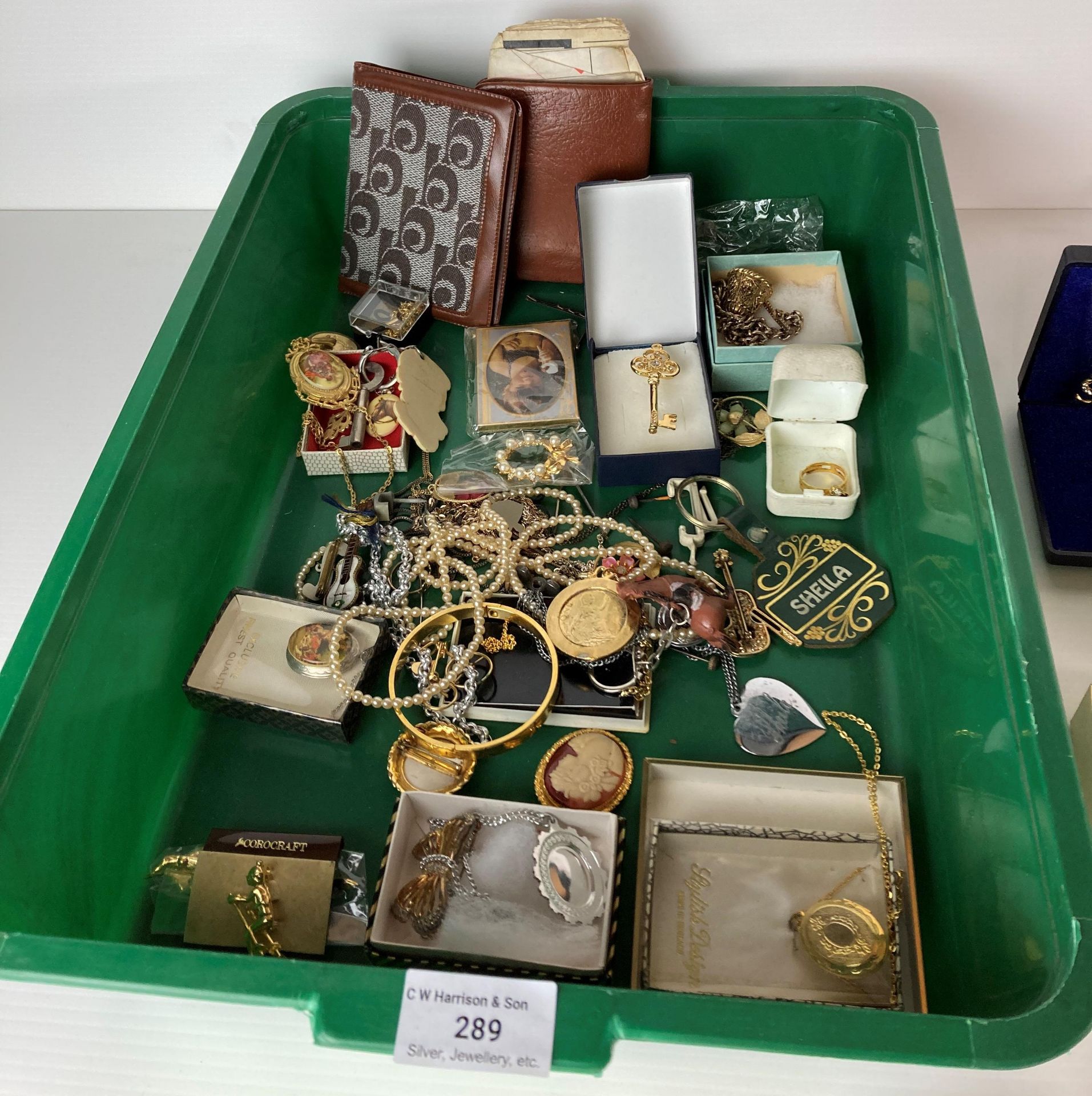 Contents to tray - assorted costume jewellery including gold-tone chains and pendants, rings, - Image 2 of 4