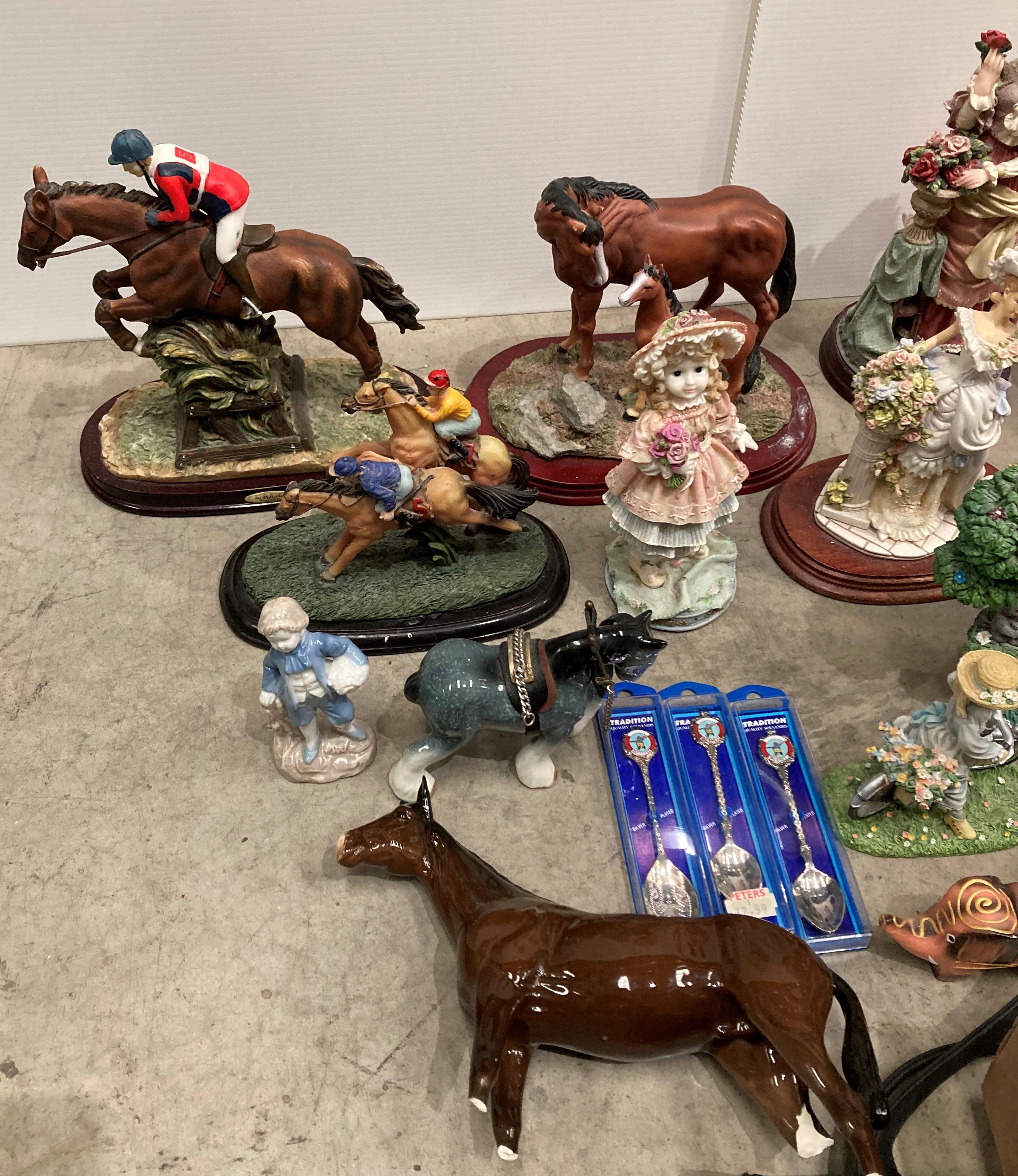 Contents to box - horse resin figurines by Valentina & Regency Fine Arts, - Image 2 of 4